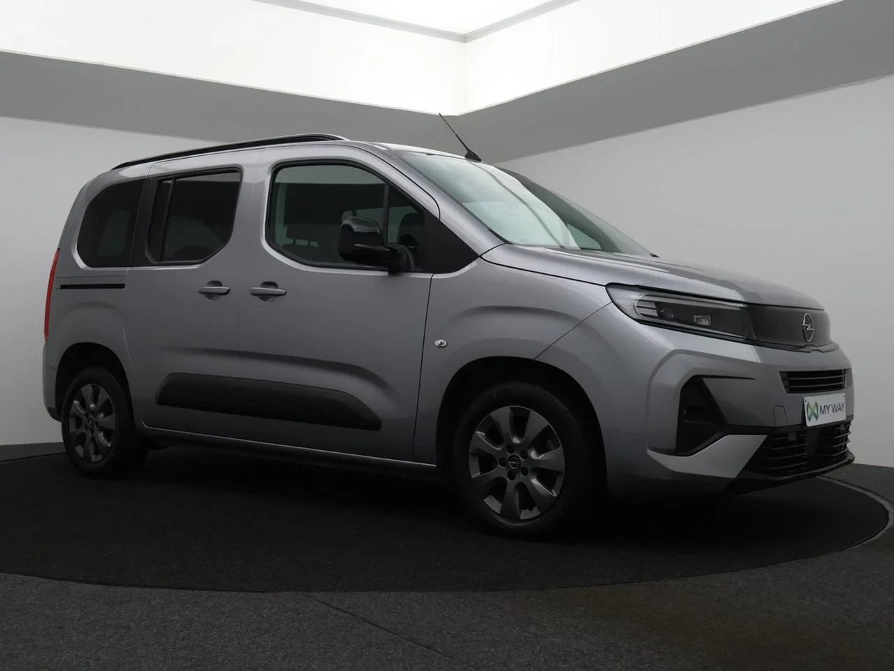 Opel-Combo Life-image-17