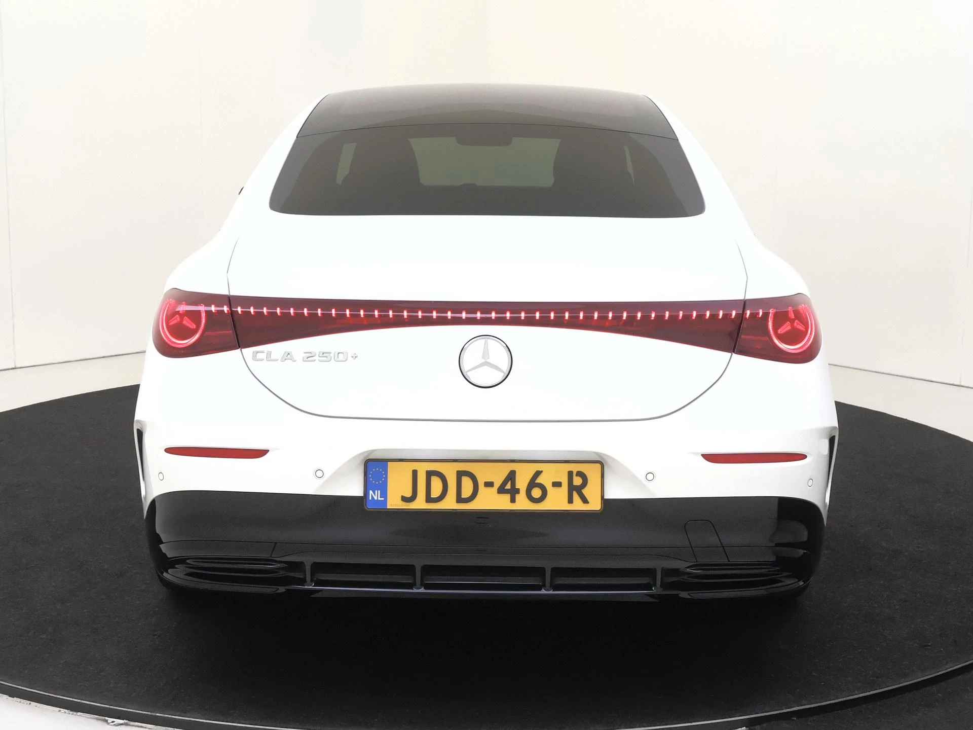 Mercedes-Benz-CLA-image-6