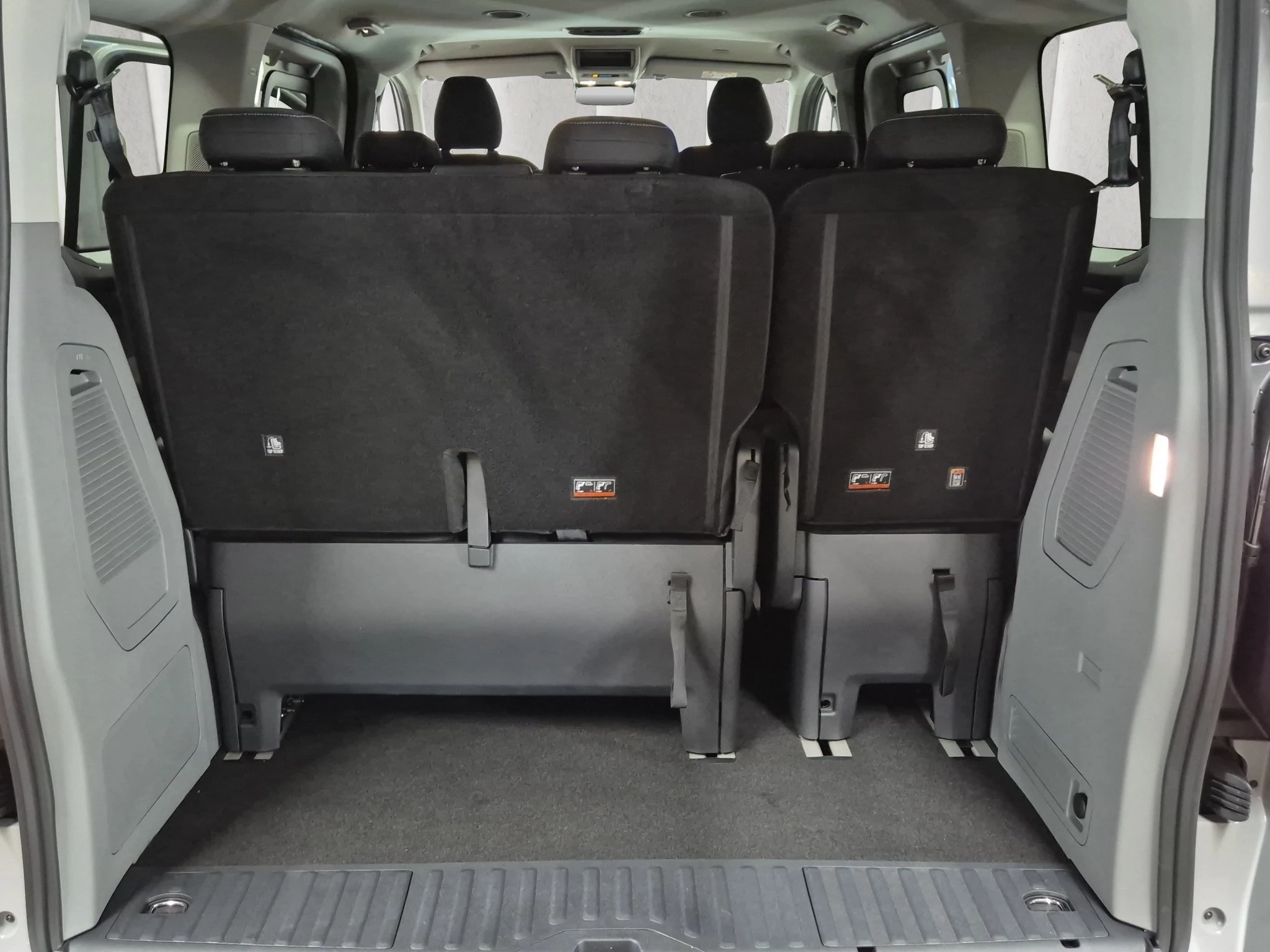 Ford Tourneo Custom Titanium 2.0 EcoBlue 125kW 320 L1 Auto FWD Van. 4-türig