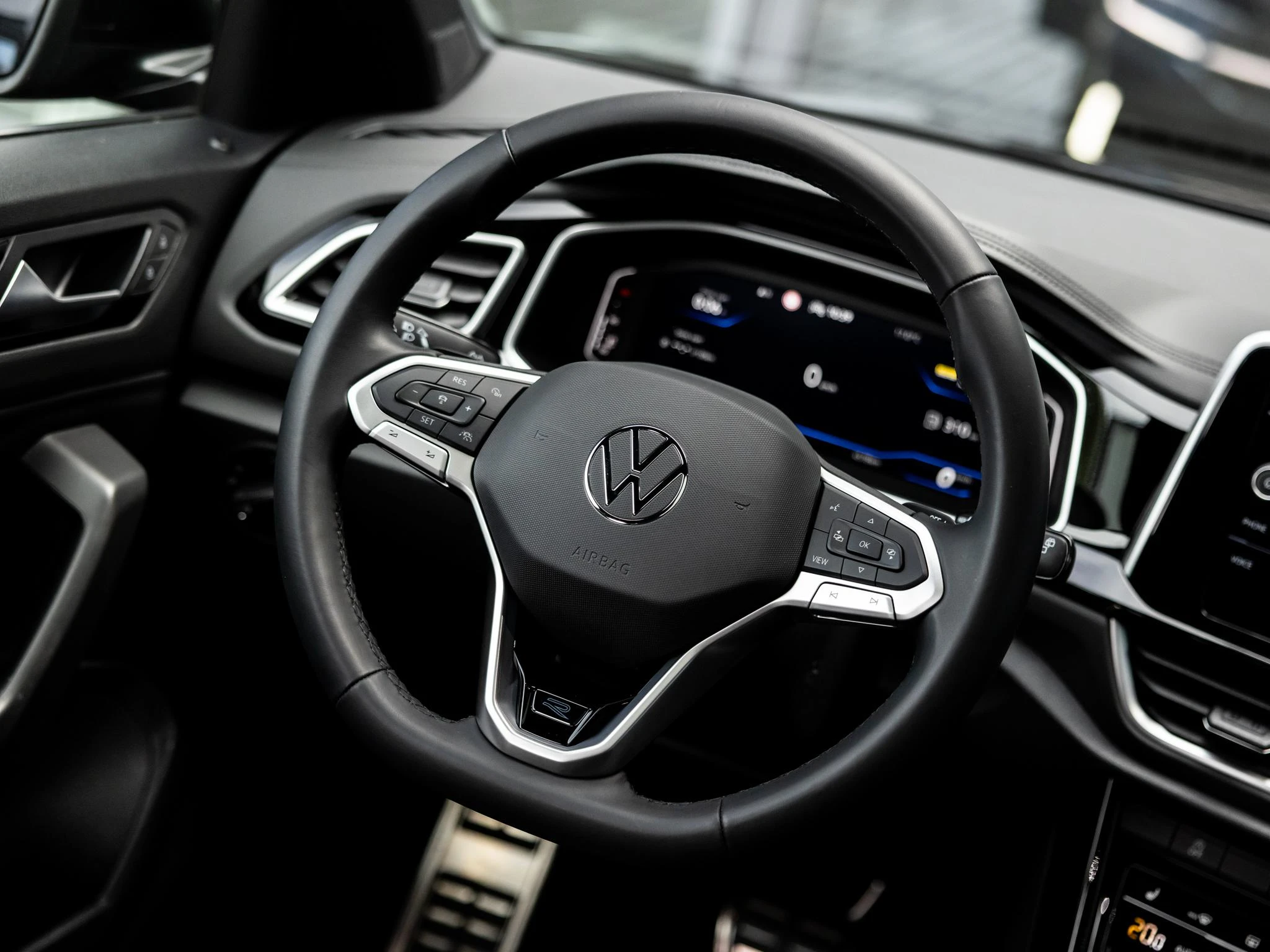 Volkswagen-T-Roc-image-7