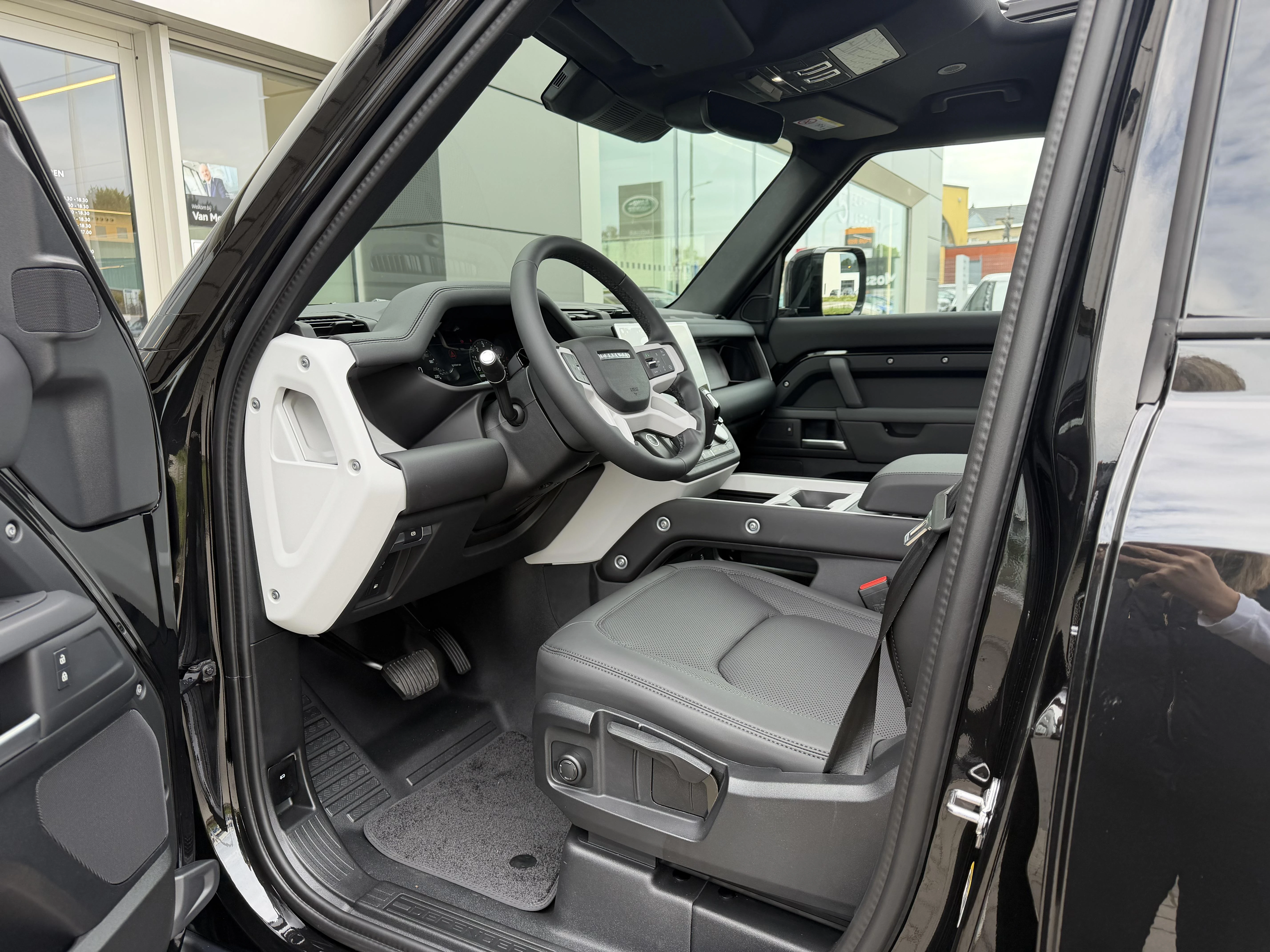 Land Rover-Defender-image-26