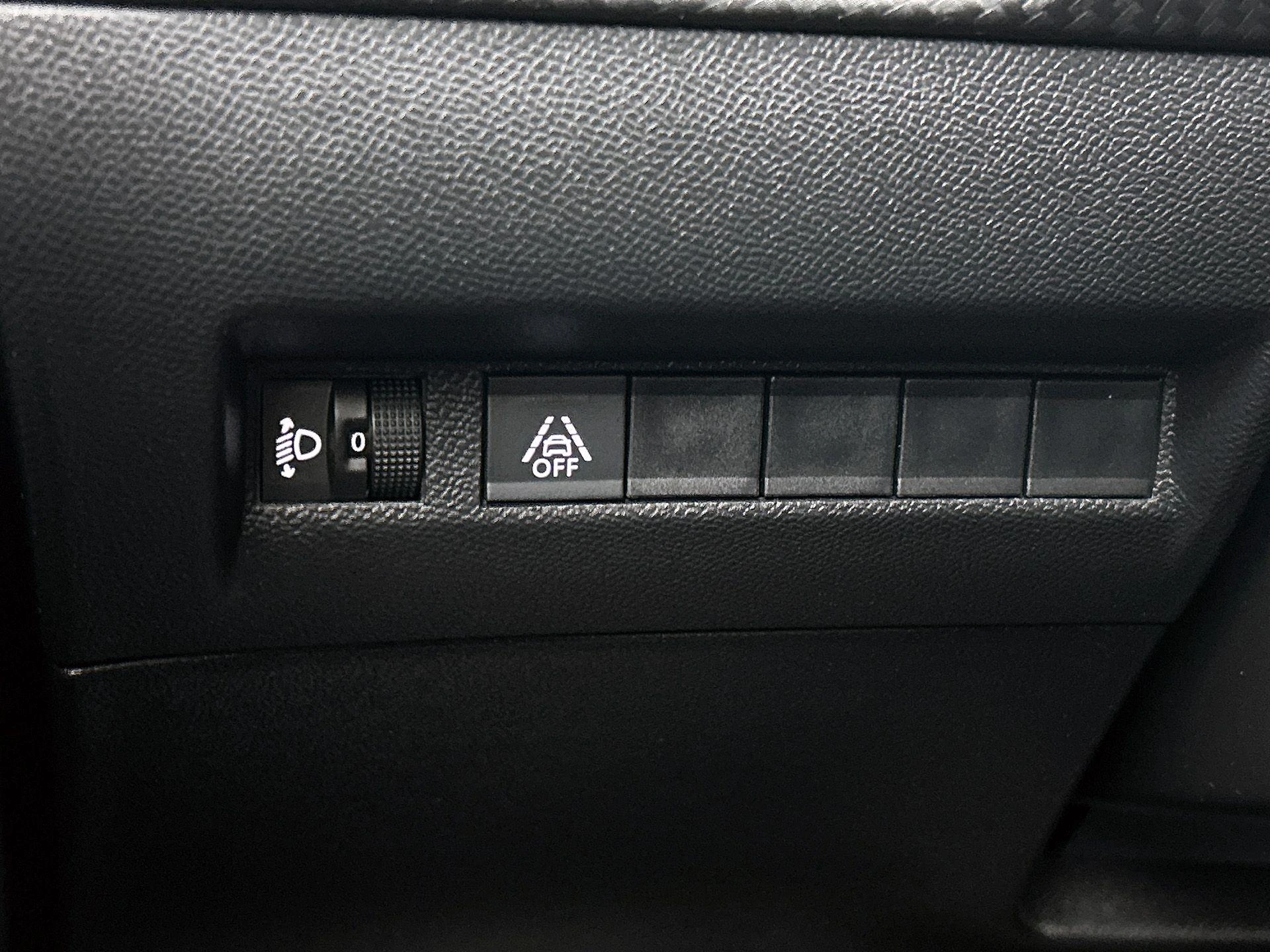Peugeot-e-2008-image-23