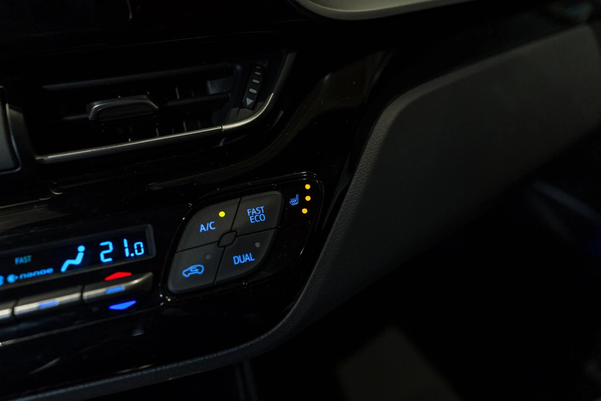 Toyota-C-HR-image-25