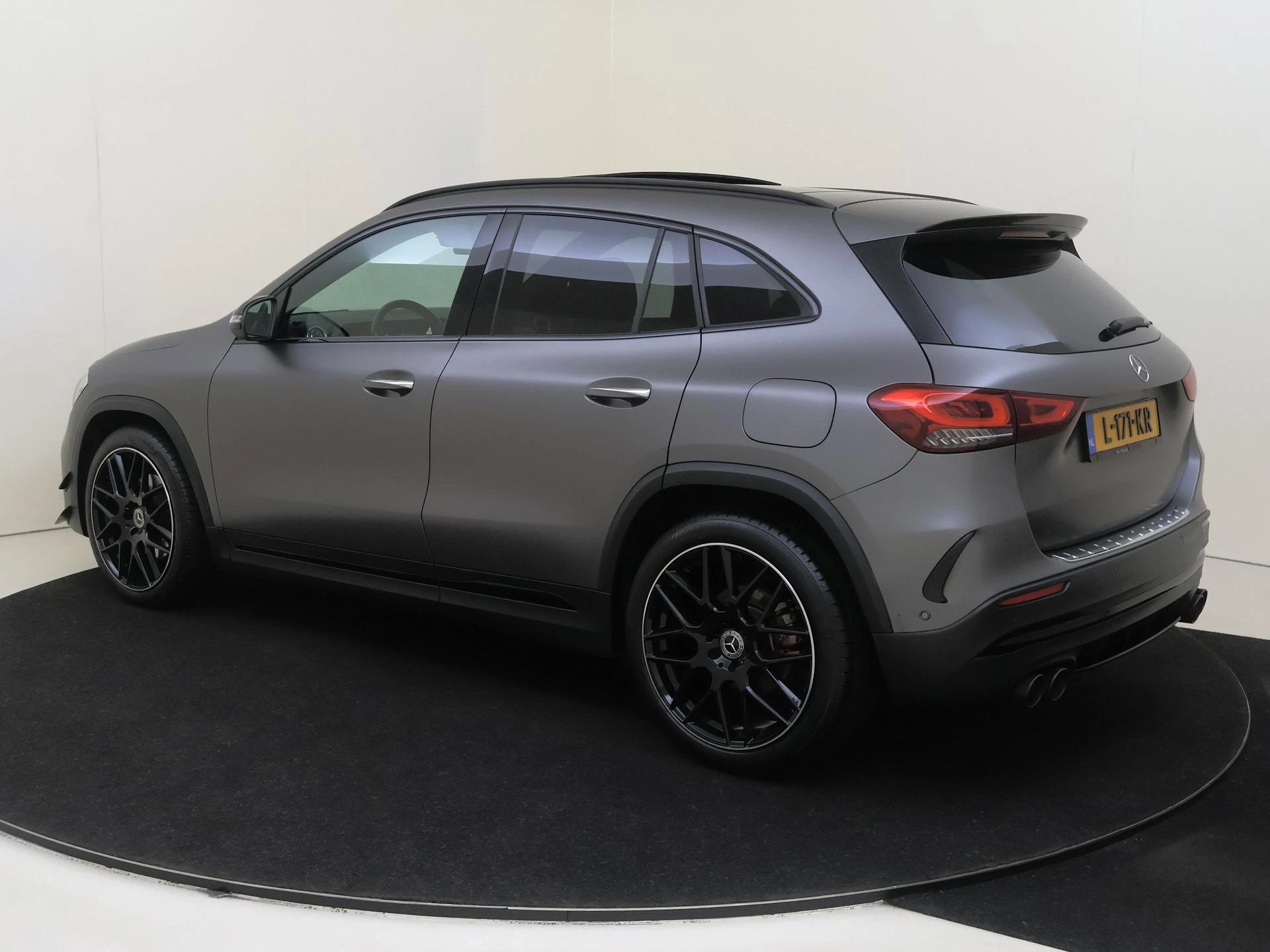 Mercedes-Benz-GLA-image-5