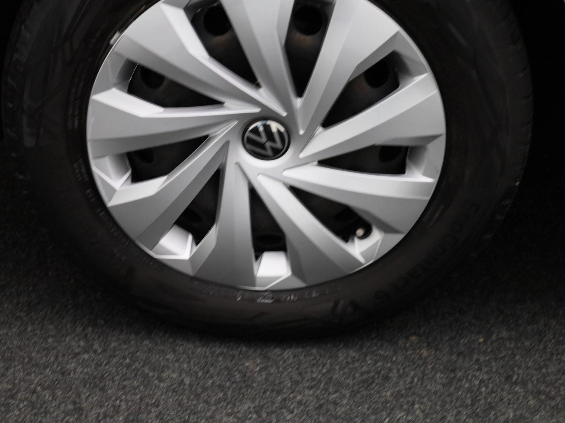 Volkswagen-Polo-image-13
