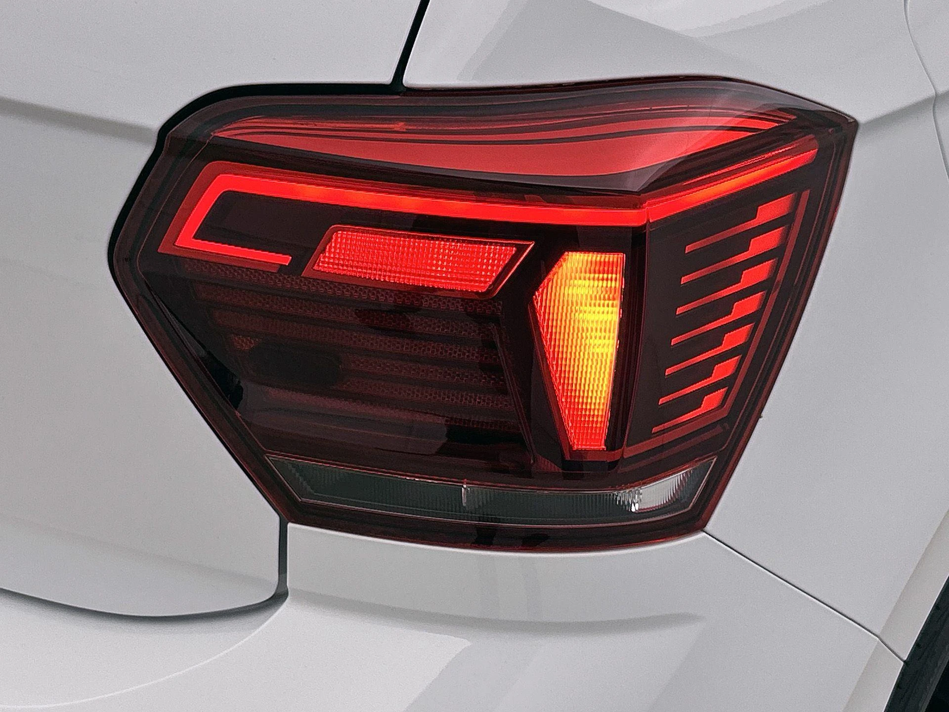 Volkswagen-Polo-image-27