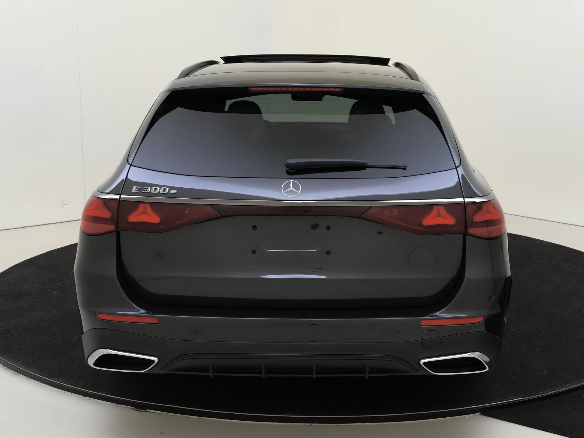 Mercedes-Benz-E-Klasse-image-5
