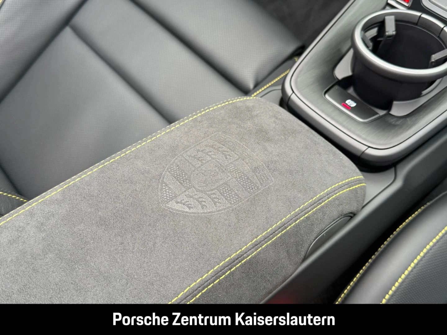 Porsche 911 992 Carrera 4 GTS Cabriolet Liftsystem-VA carrera