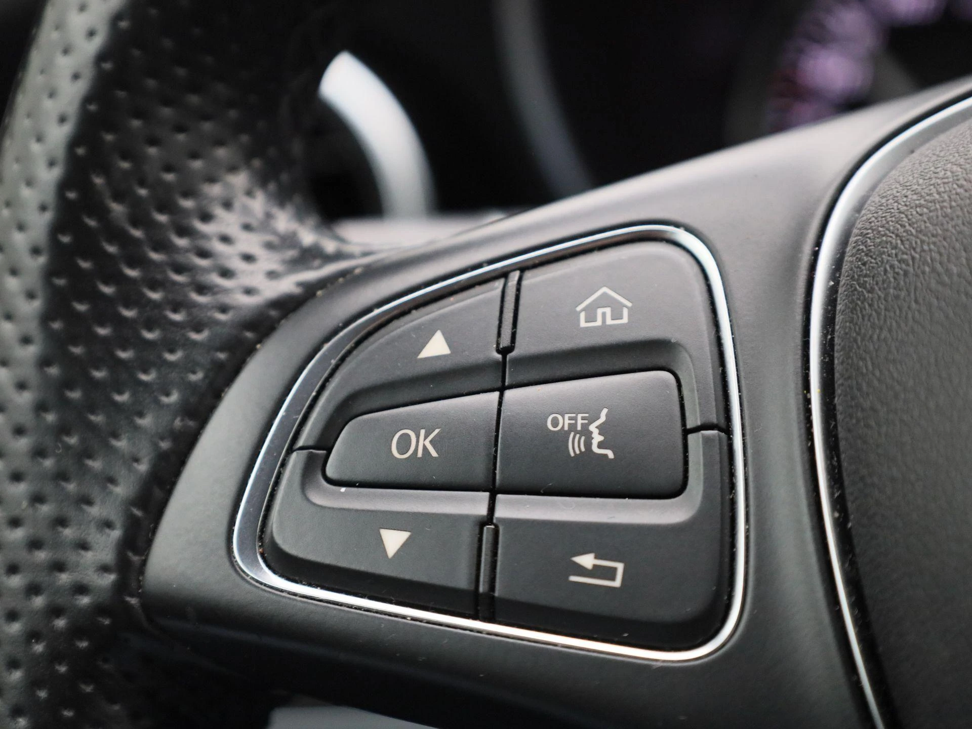 Mercedes-Benz-C-Klasse-image-16