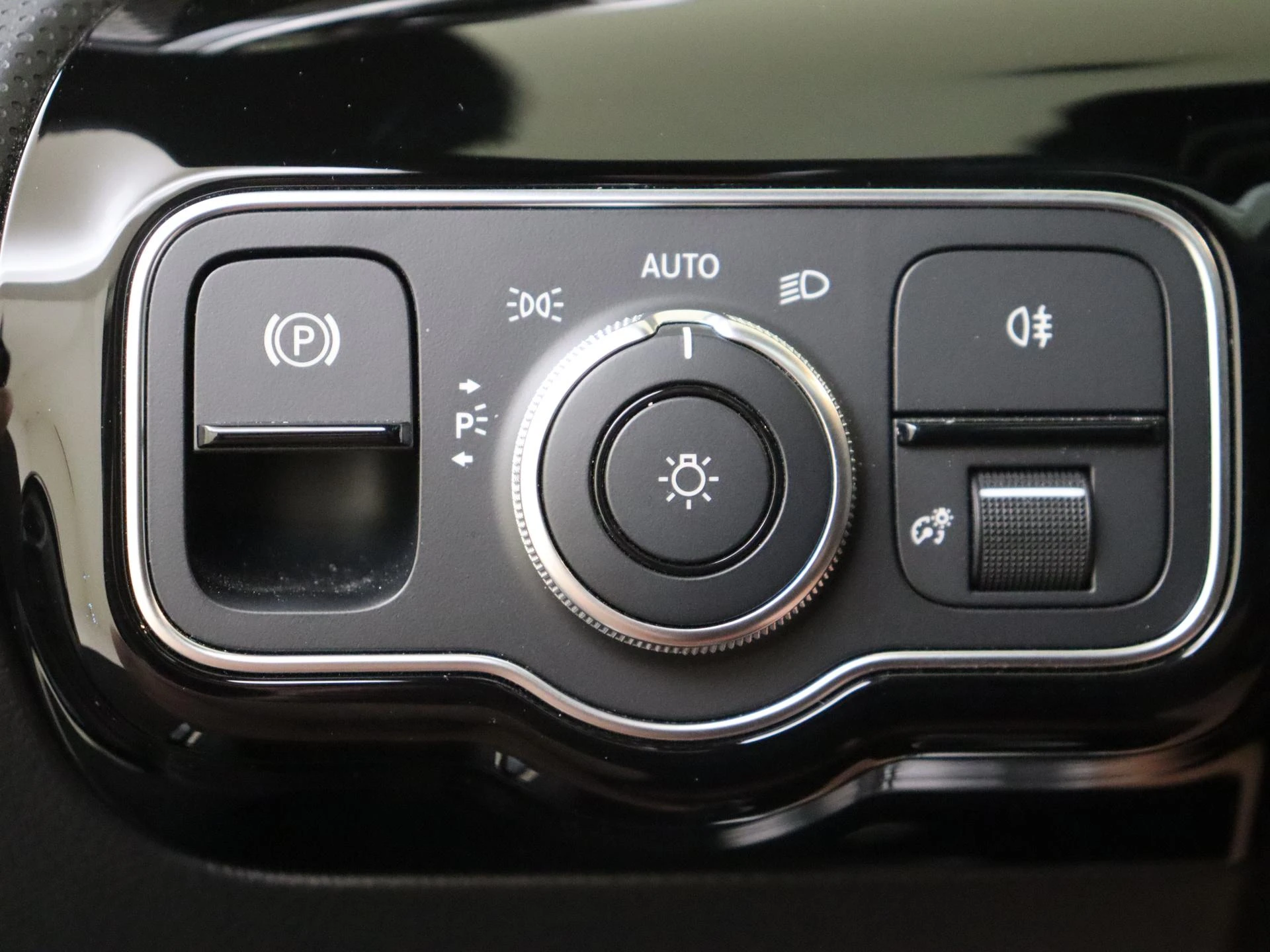 Mercedes-Benz CLA 180 Business Solution Luxury