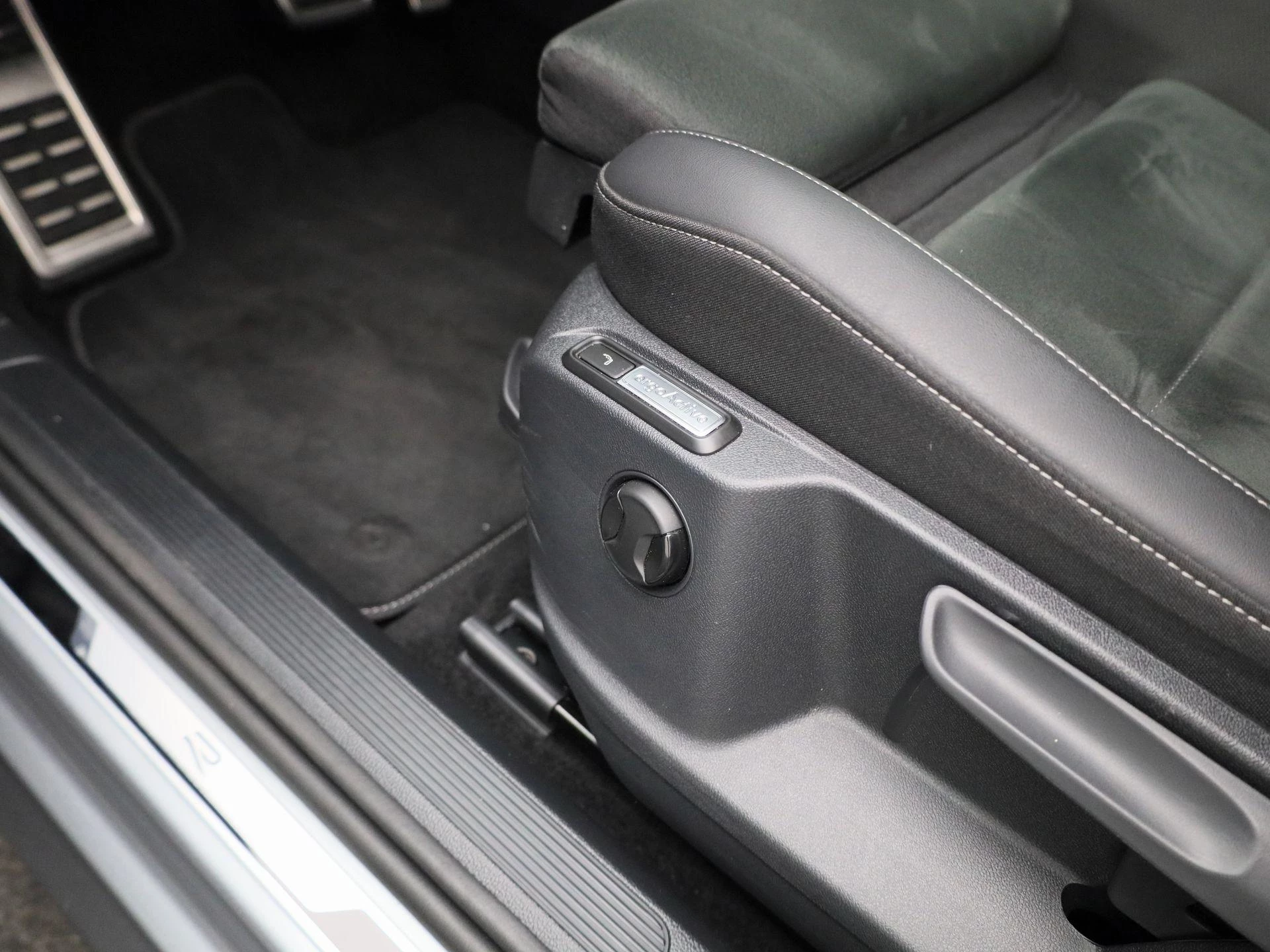 Volkswagen-T-Roc-image-28