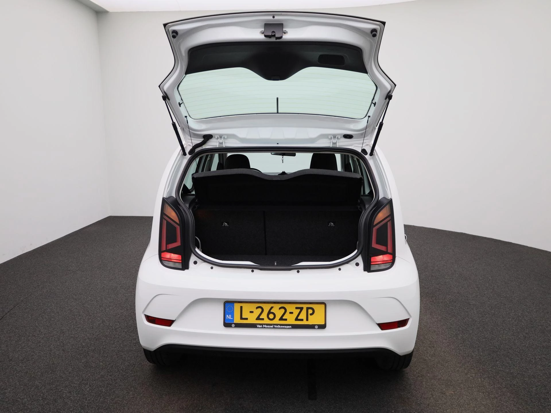Volkswagen-up!-image-11