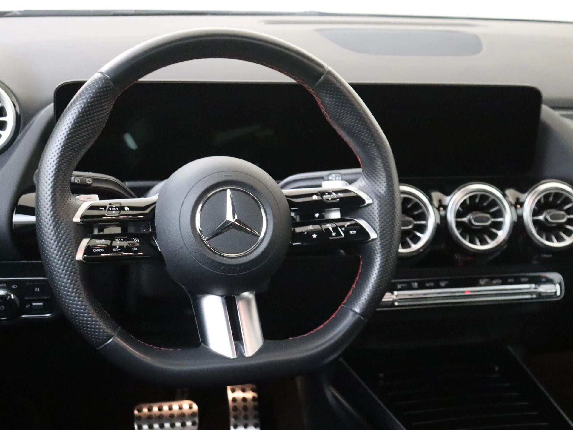 Mercedes-Benz-B-Klasse-image-9