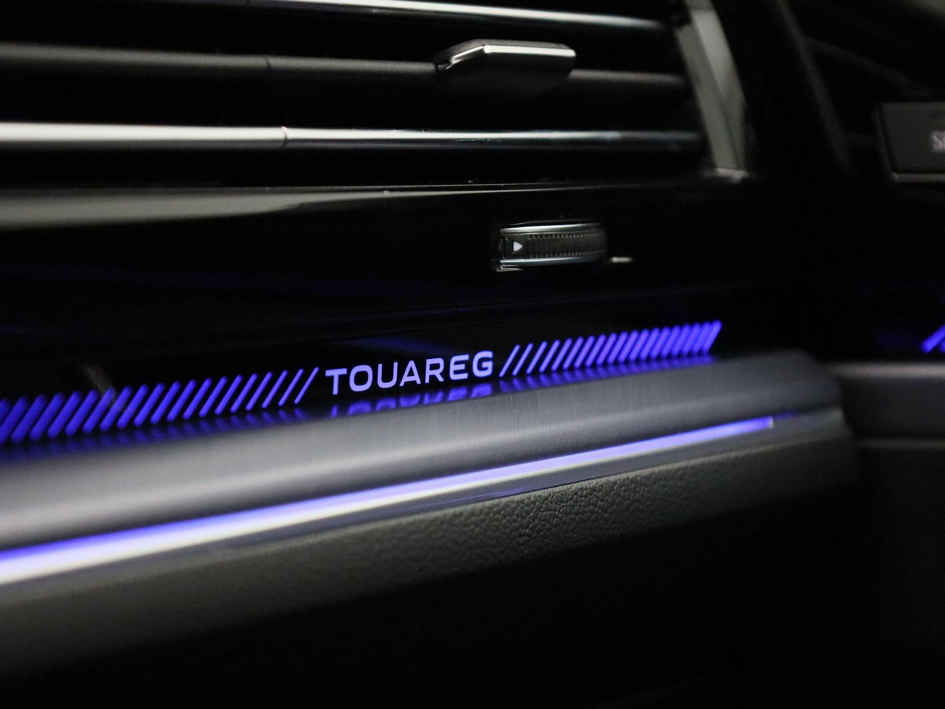 Volkswagen-Touareg-image-34