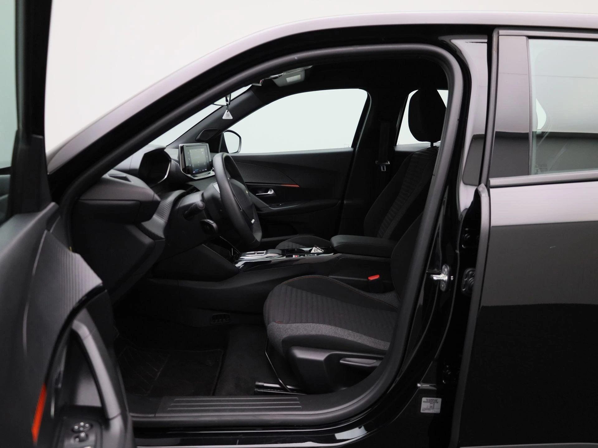 Peugeot-e-2008-image-8