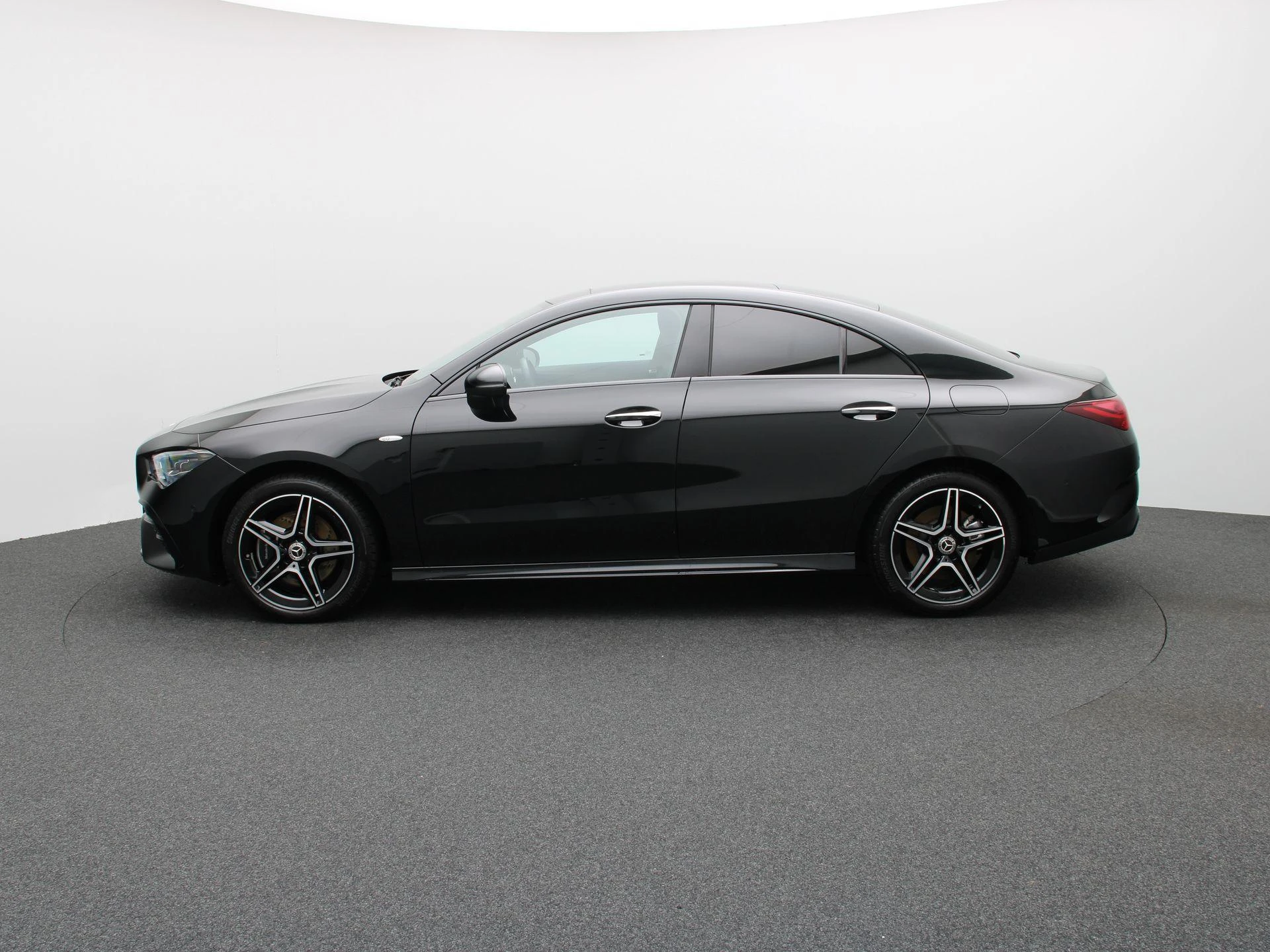Mercedes-Benz-CLA-image-3