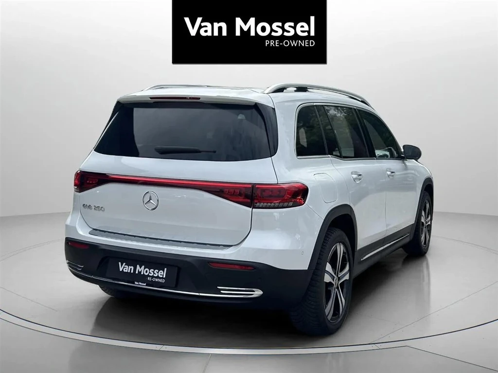 Mercedes-Benz-EQB-image-4