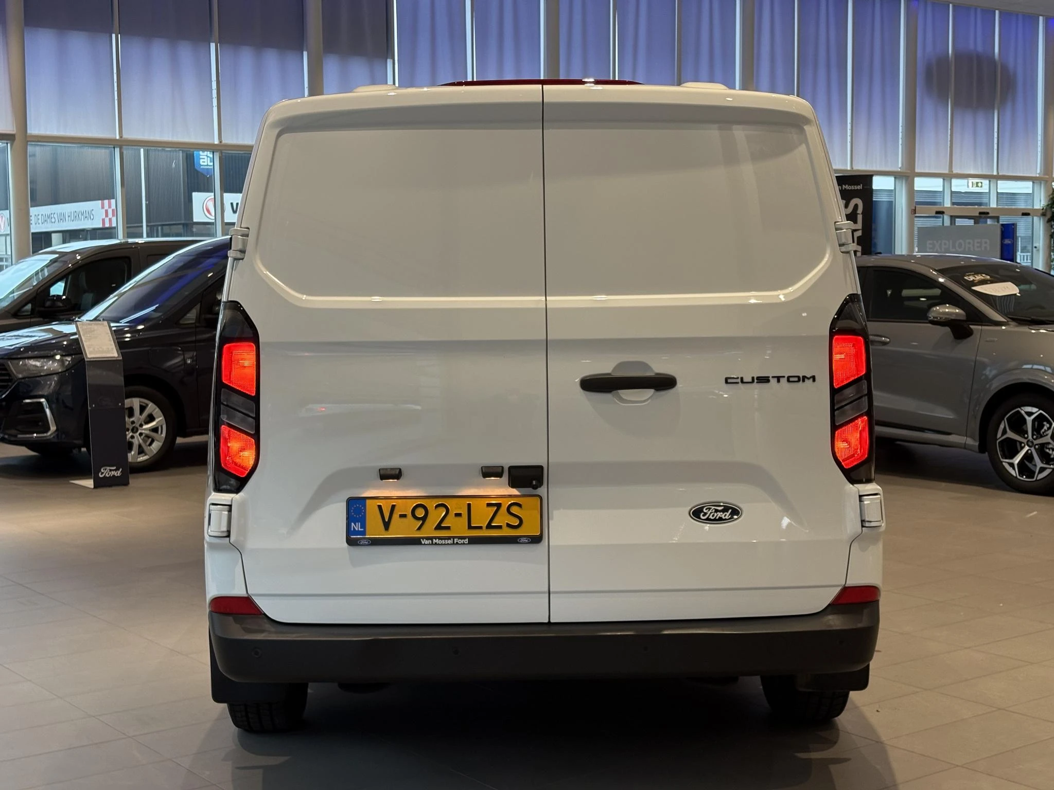 Ford-Transit Custom-image-4