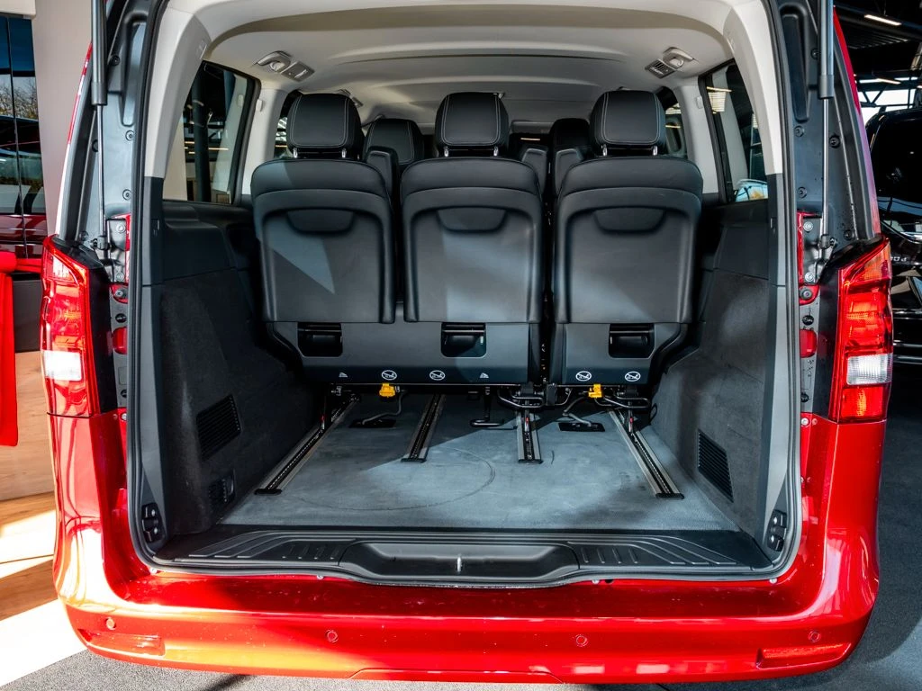 Mercedes-Benz-EQV 300-image-15