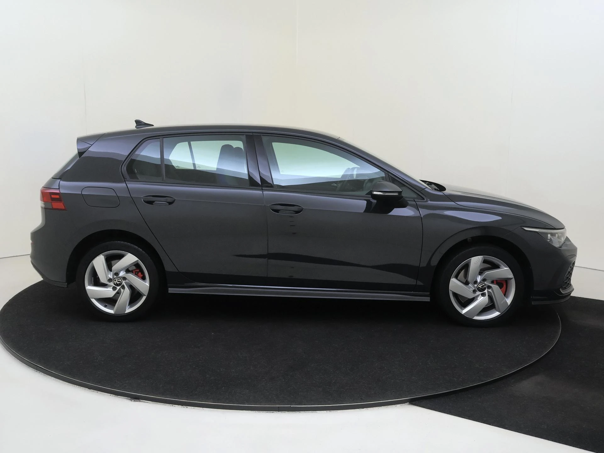 Volkswagen-Golf-image-9