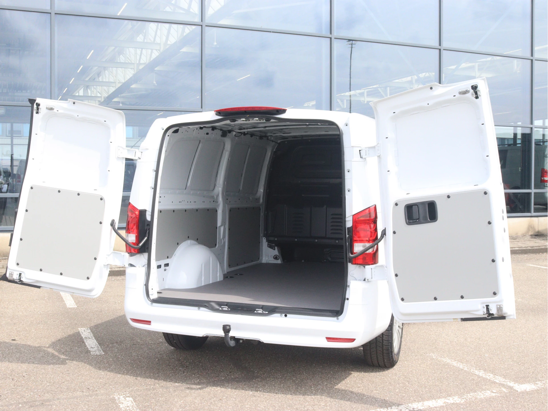 Mercedes-Benz-Vito-image-2