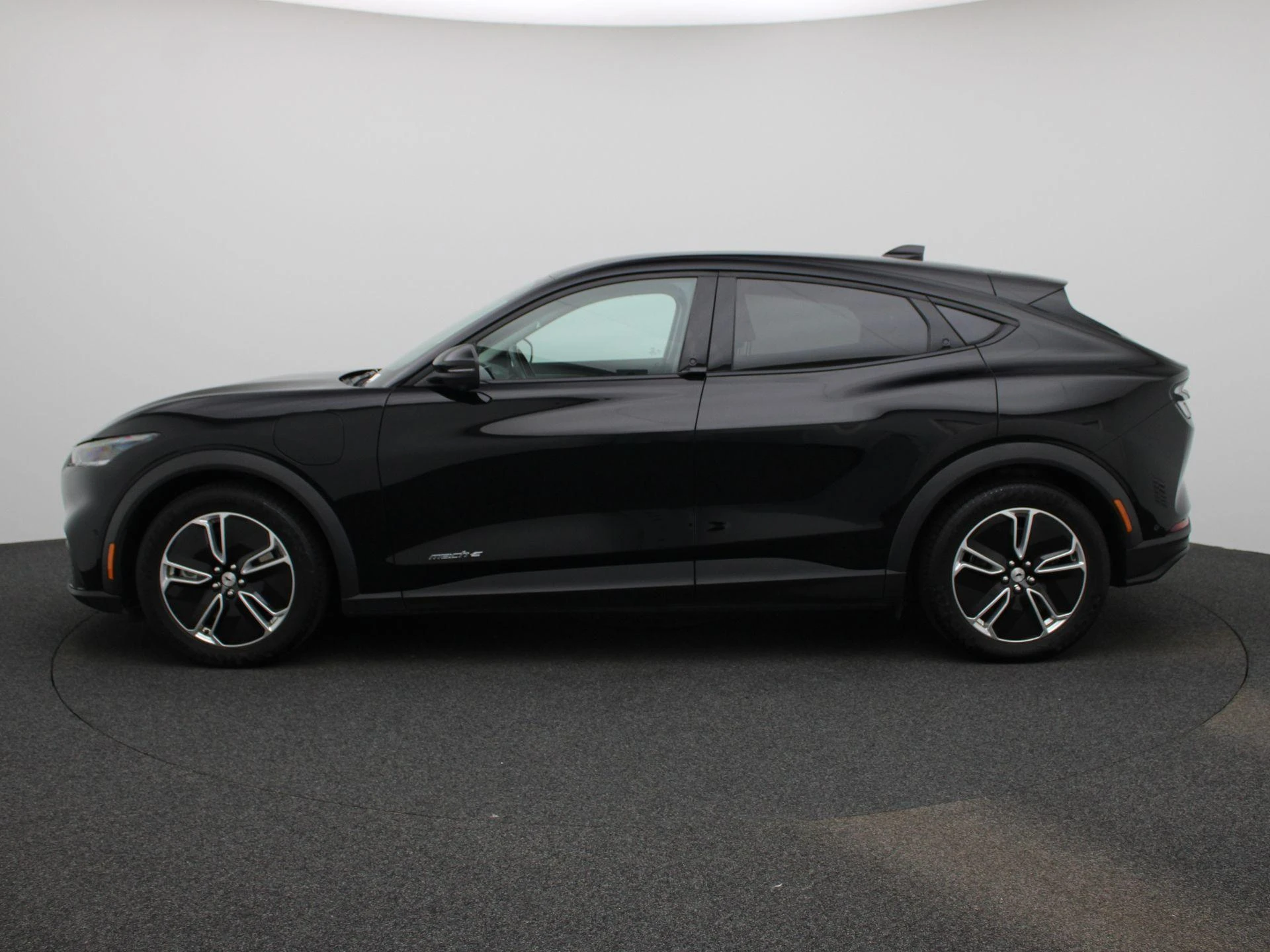 Ford Mustang Mach-E 72kWh Standard Range RWD