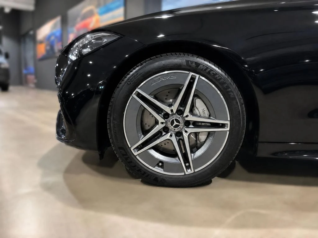 Mercedes-Benz-C-Klasse 300-image-5