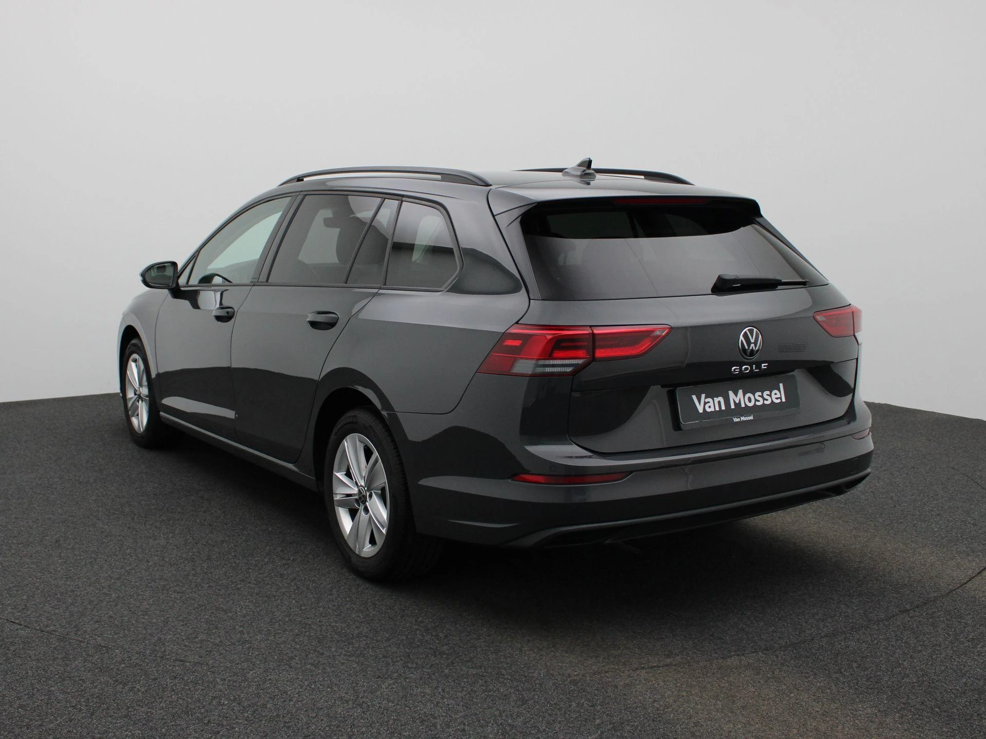Volkswagen-Golf-image-1