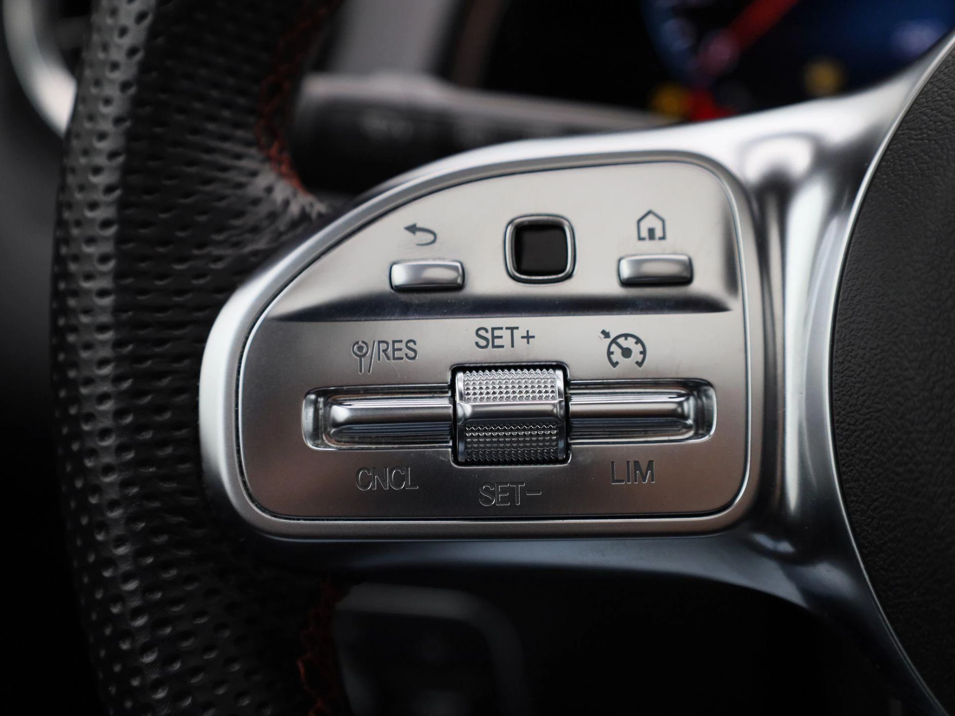Mercedes-Benz GLB 200 4MATIC AMG Line