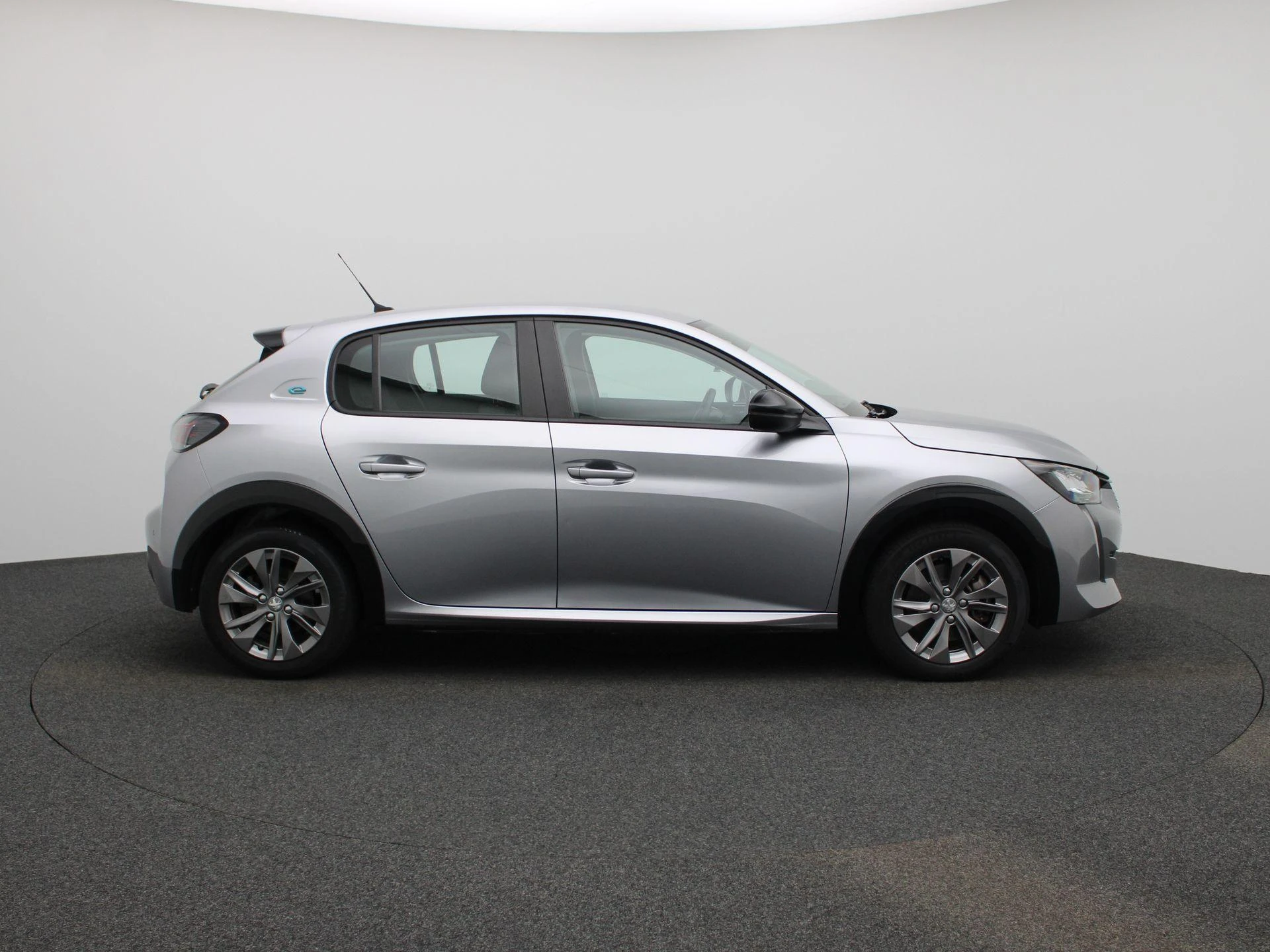 Peugeot-e-208-image-5