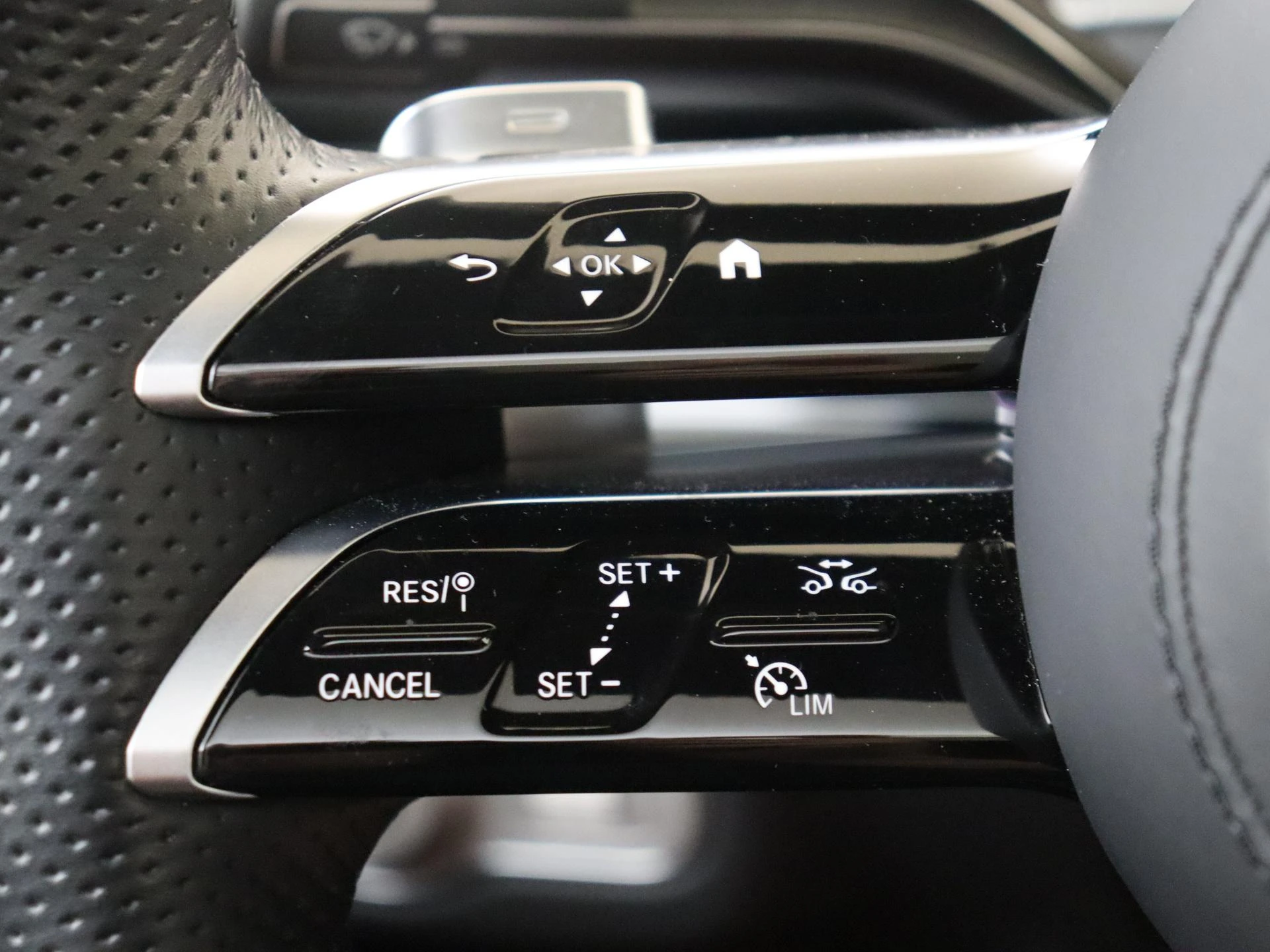 Mercedes-Benz-GLE-image-12