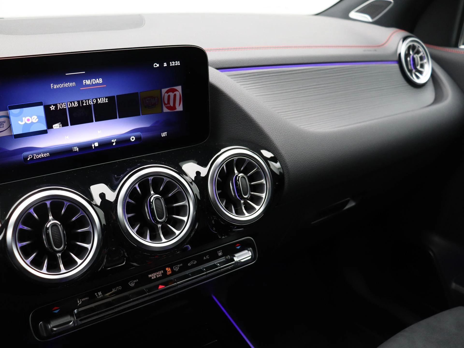 Mercedes-Benz EQA 250+ STAR EDITION + AMG + PANO DAK + BURMESTER + TREKHAAK + HEAD UP