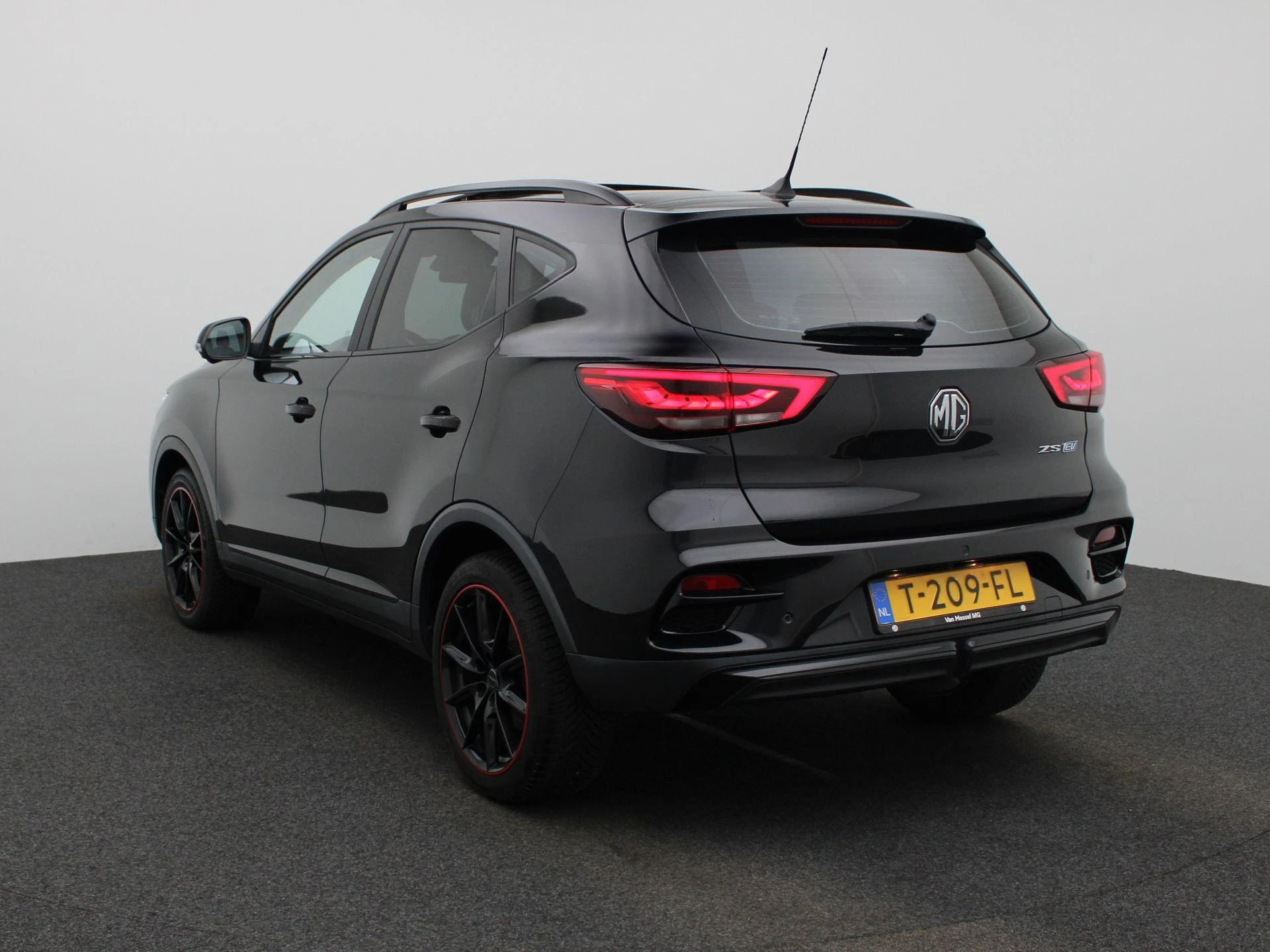MG-ZS EV-image-1