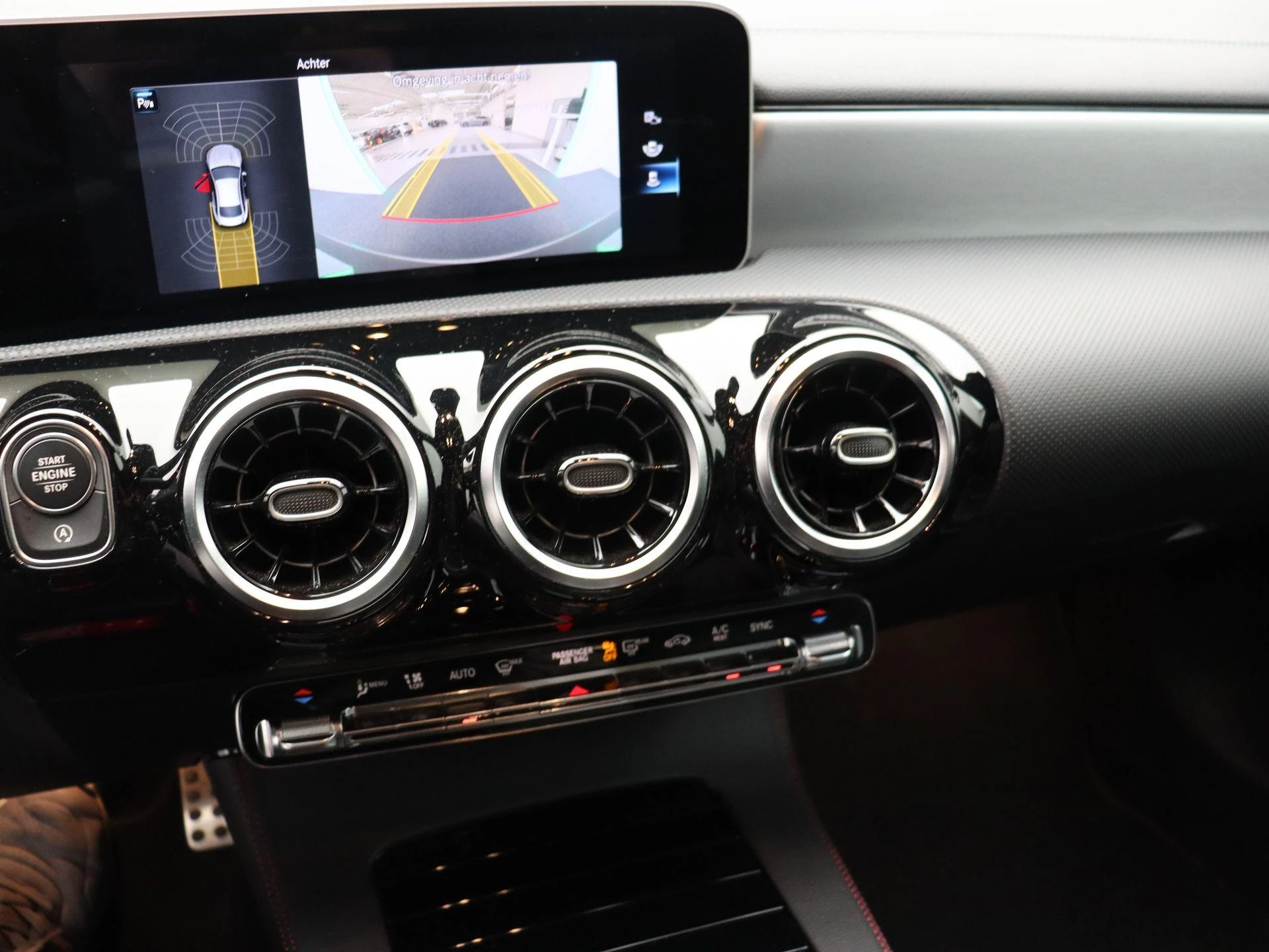 Mercedes-Benz CLA 180 AMG LINE + LEDER + NIGHTPAKKET + CAMERA + LED +