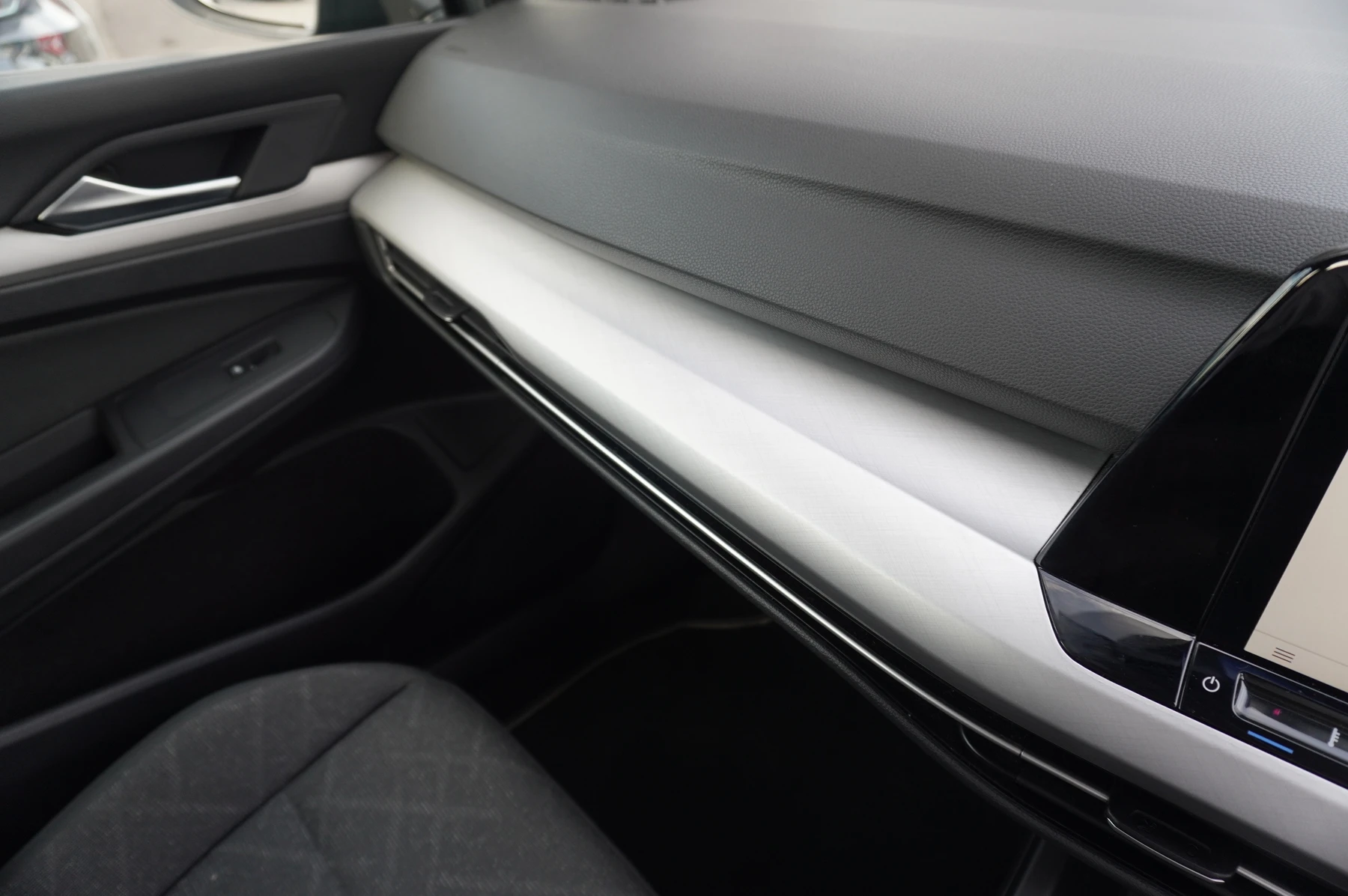 Volkswagen-Golf-image-17