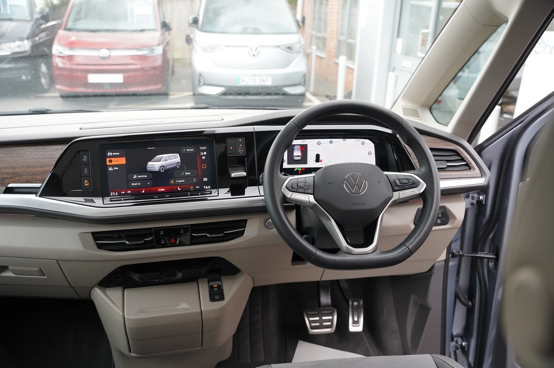 Volkswagen-Multivan-image-1