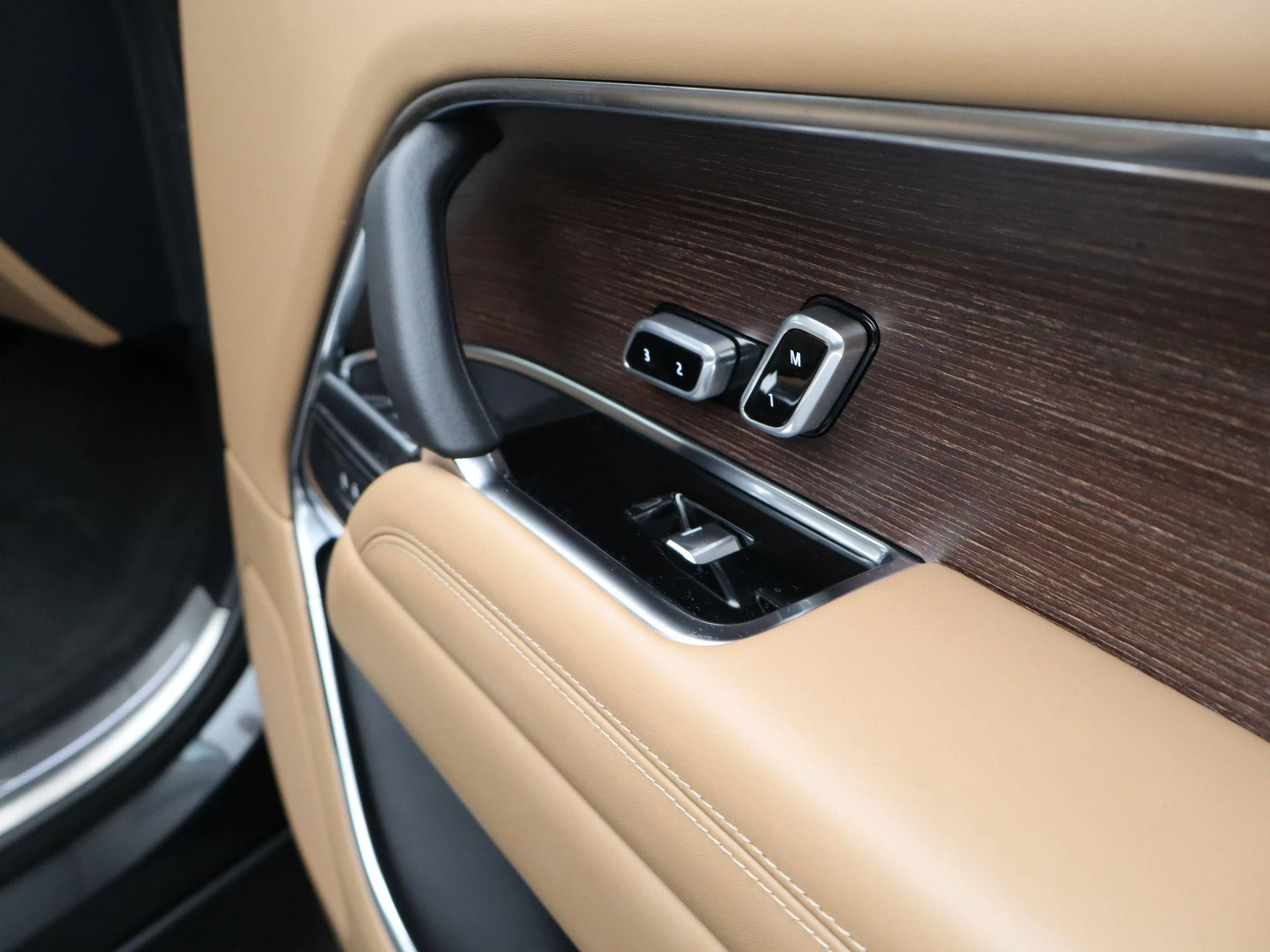 Land Rover-Range Rover-image-38