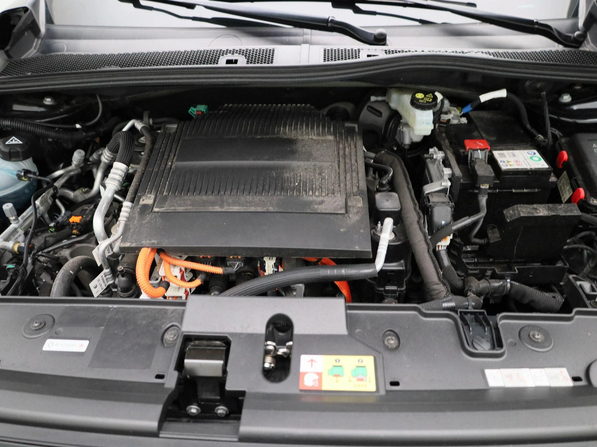 Peugeot e-208 - 32