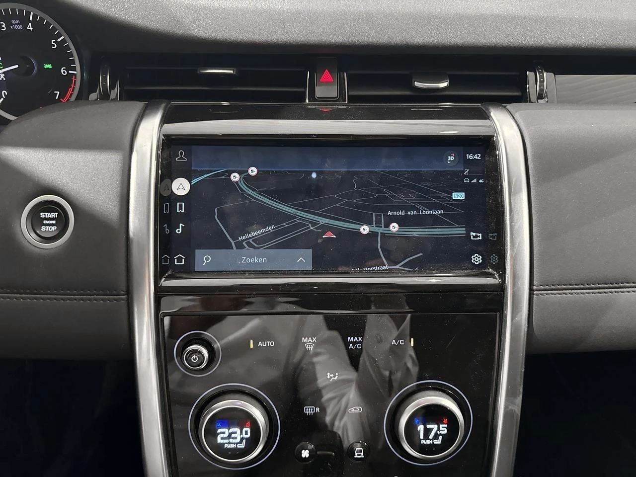 Land Rover-Discovery Sport-image-13