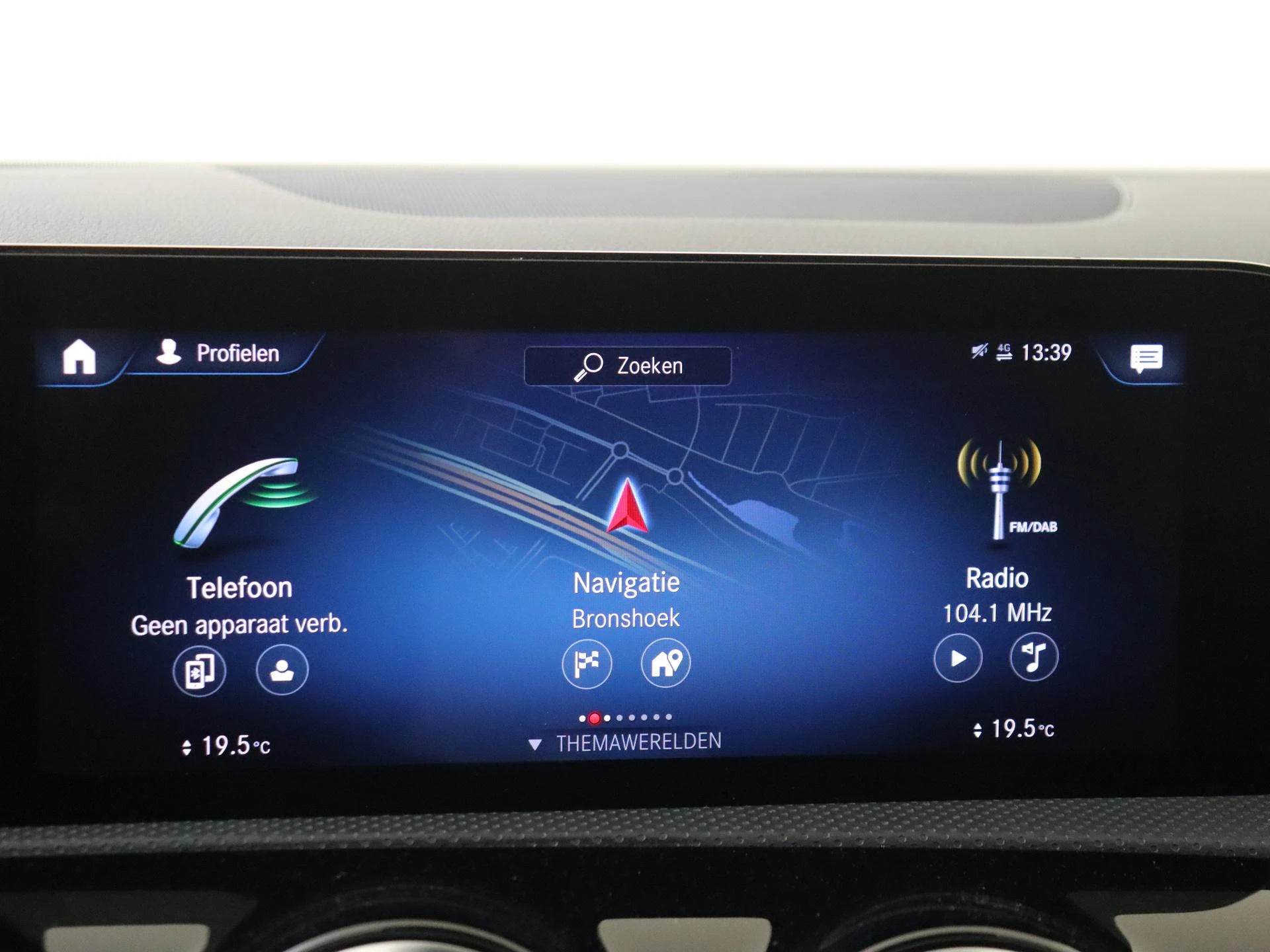 Mercedes-Benz-CLA-image-14