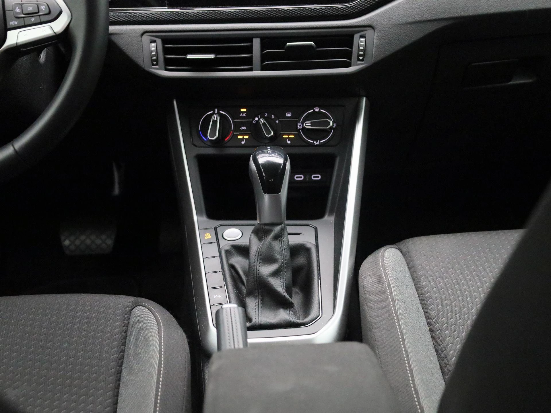 Volkswagen-Polo-image-8