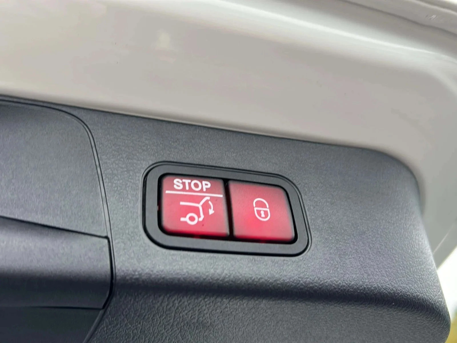 Mercedes-Benz-EQB-image-22