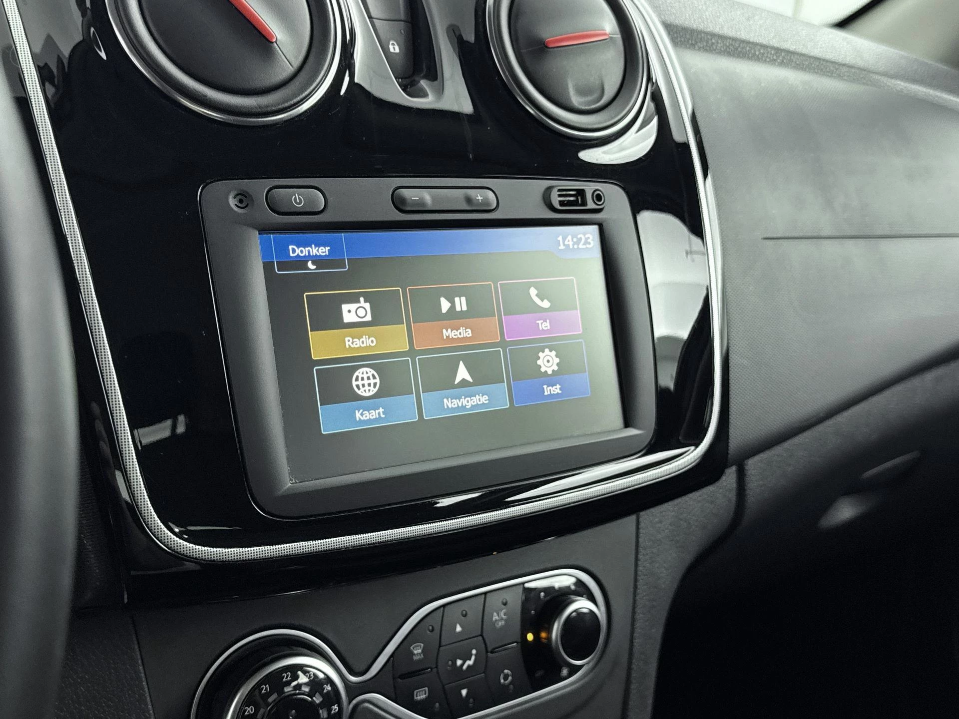 Dacia-Logan-image-11