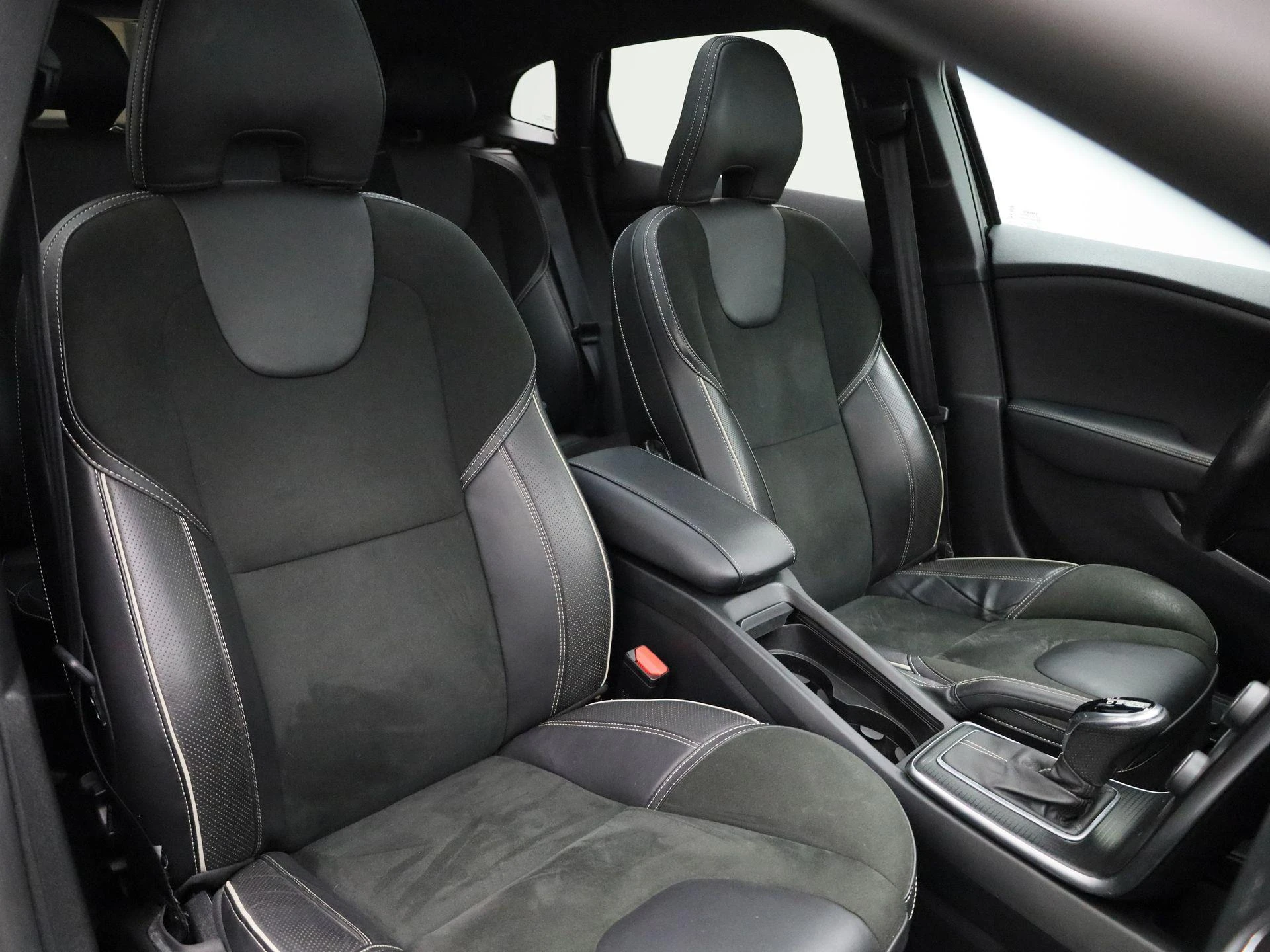 Volvo-V40-image-40