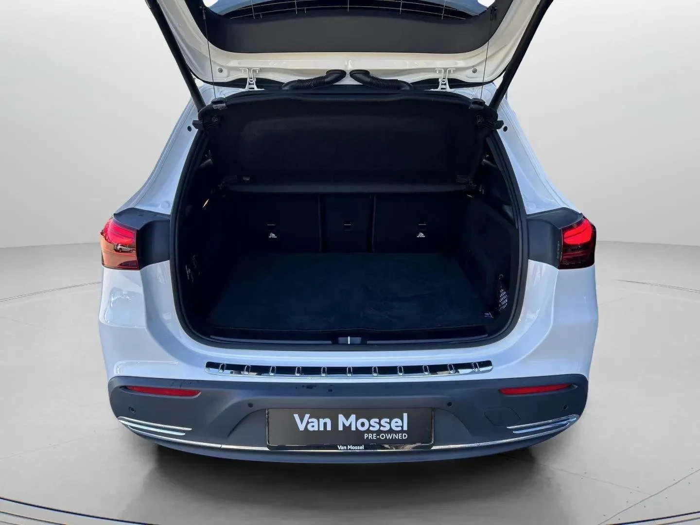 Mercedes-Benz-EQA-image-20