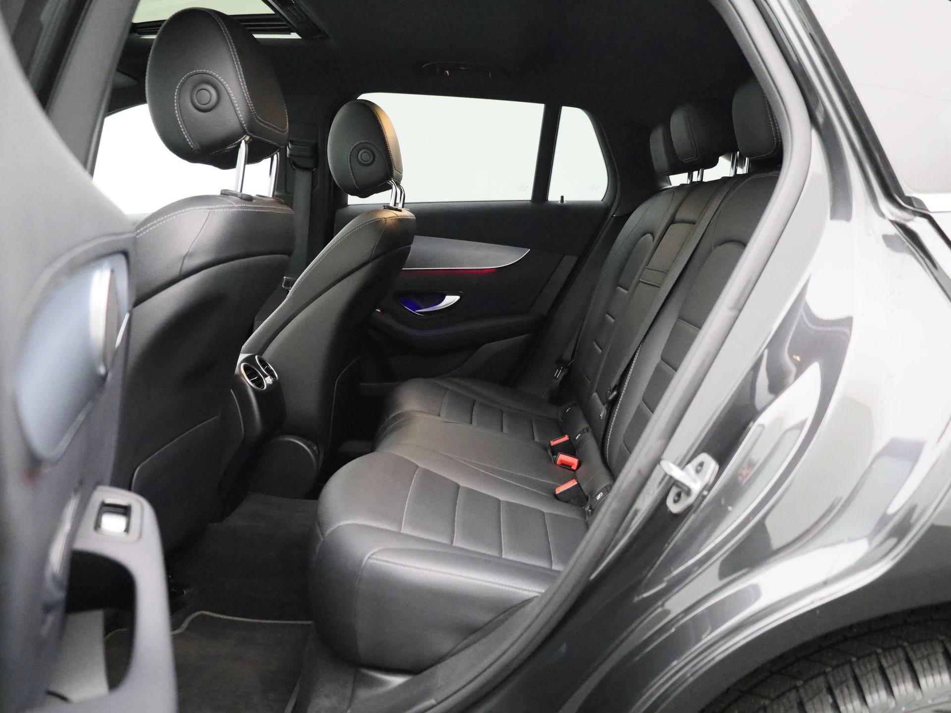 Mercedes-Benz-EQC-image-13