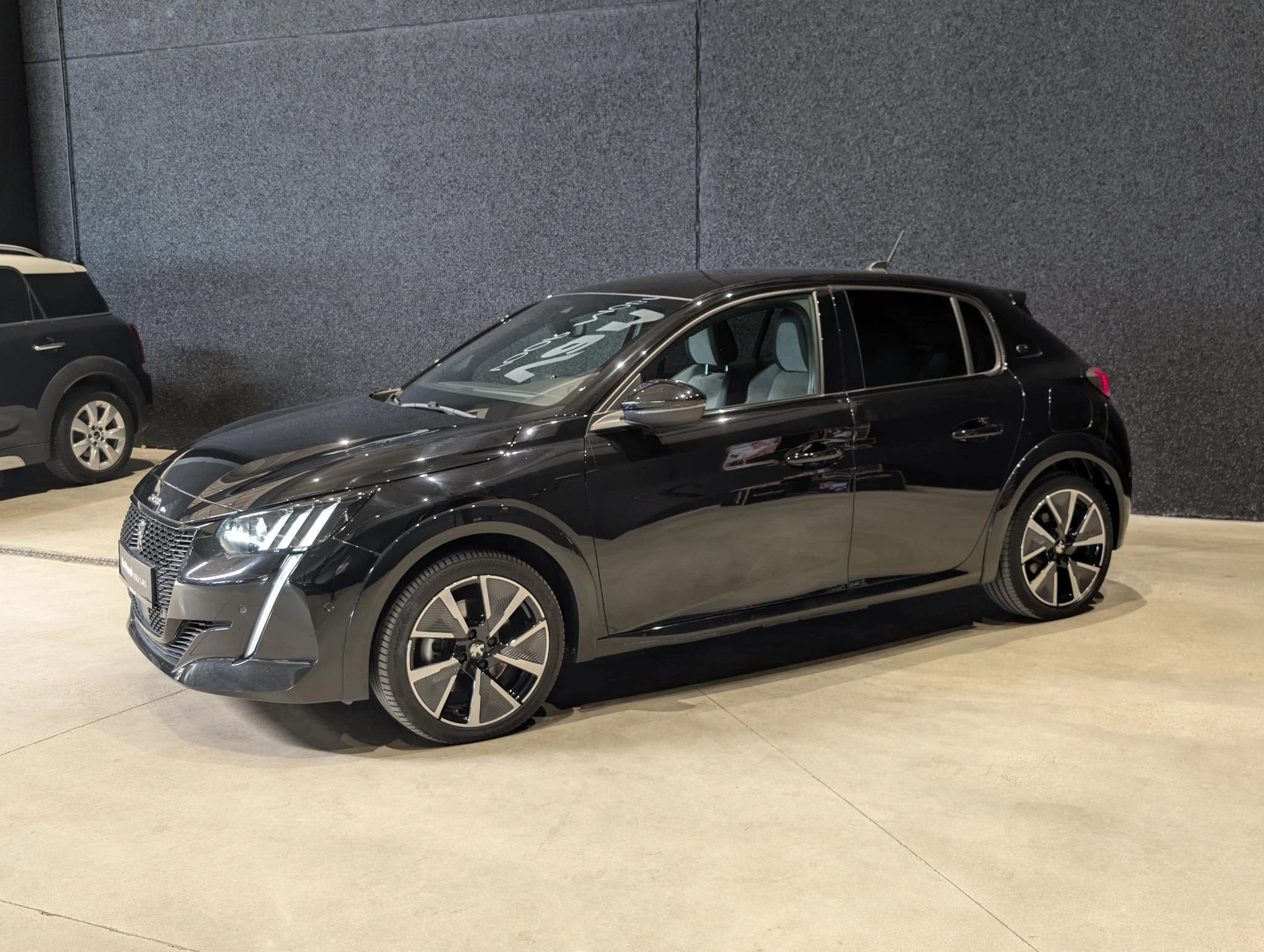 Peugeot-e-208-image-4