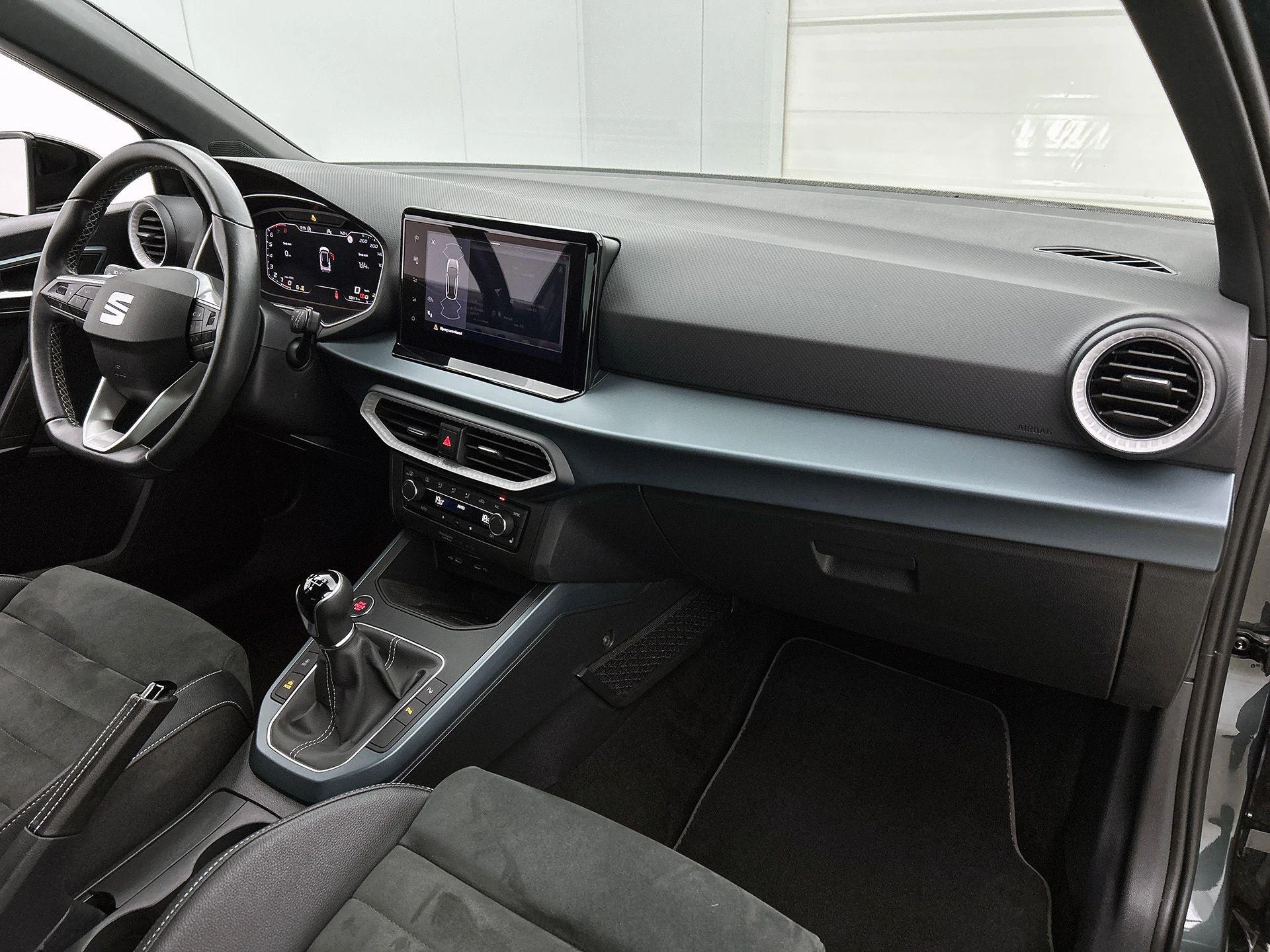 SEAT-Arona-image-19