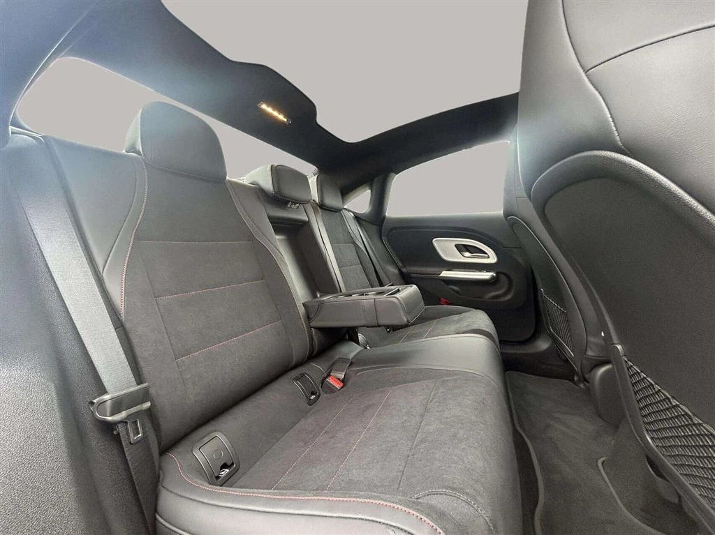 Mercedes-Benz-CLA-image-15