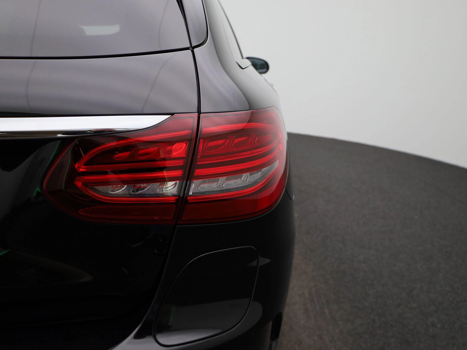 Mercedes-Benz-C-Klasse-image-44